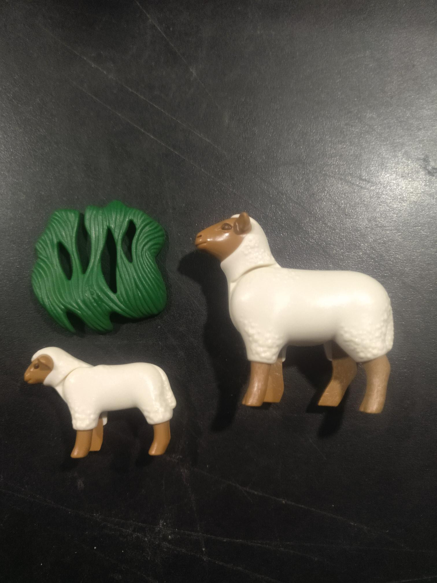 PLAYMOBIL OVEJA GRANDE Y PEQUEÑA CON COMIDA - 30/1/18