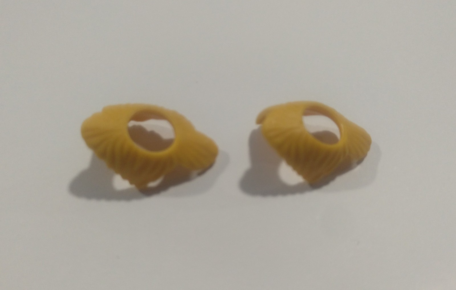 PLAYMOBIL PAREJA PROTECTOR CUELLO AMARILLO , ROMANO - 1/5/20