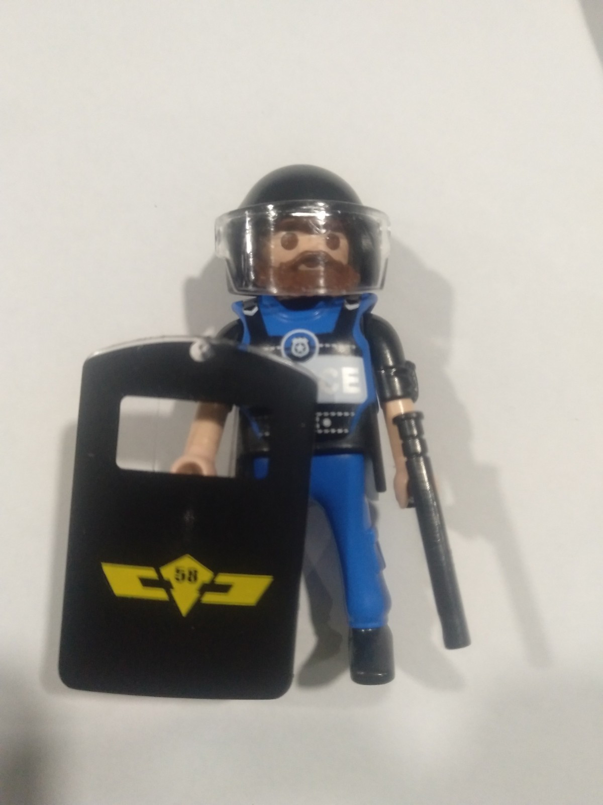 PLAYMOBIL POLICIA ANTIDISTURBIOS CON ESCUDO Y PORRA - 14/9/21