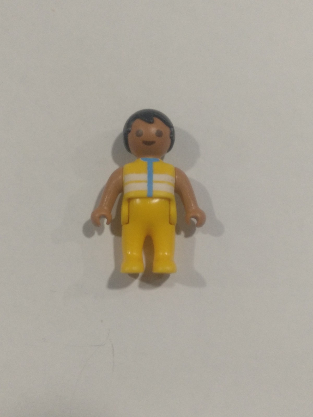 PLAYMOBIL BEBE MORENO CON TRAJE AMARILLO - 14/10/21