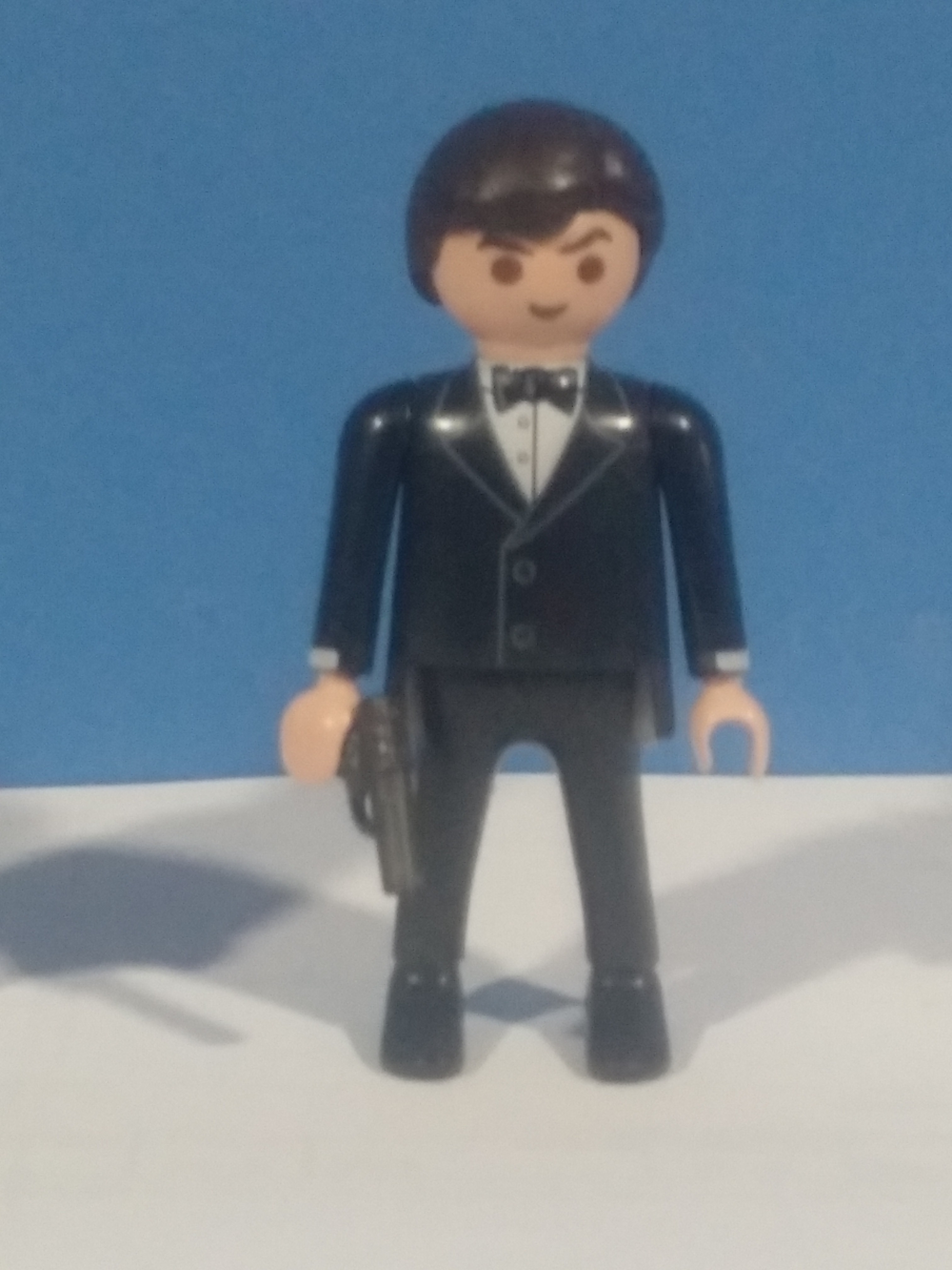 PLAYMOBIL FIGURA JAMES BOND CON PISTOLA - 21/10/21