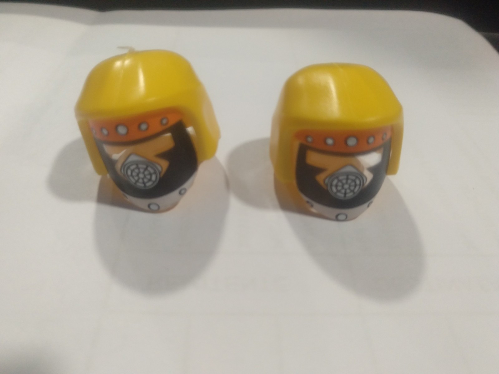PLAYMOBIL PAREJA DE CASCOS ANTIBACETIRANOS - 14/10/16