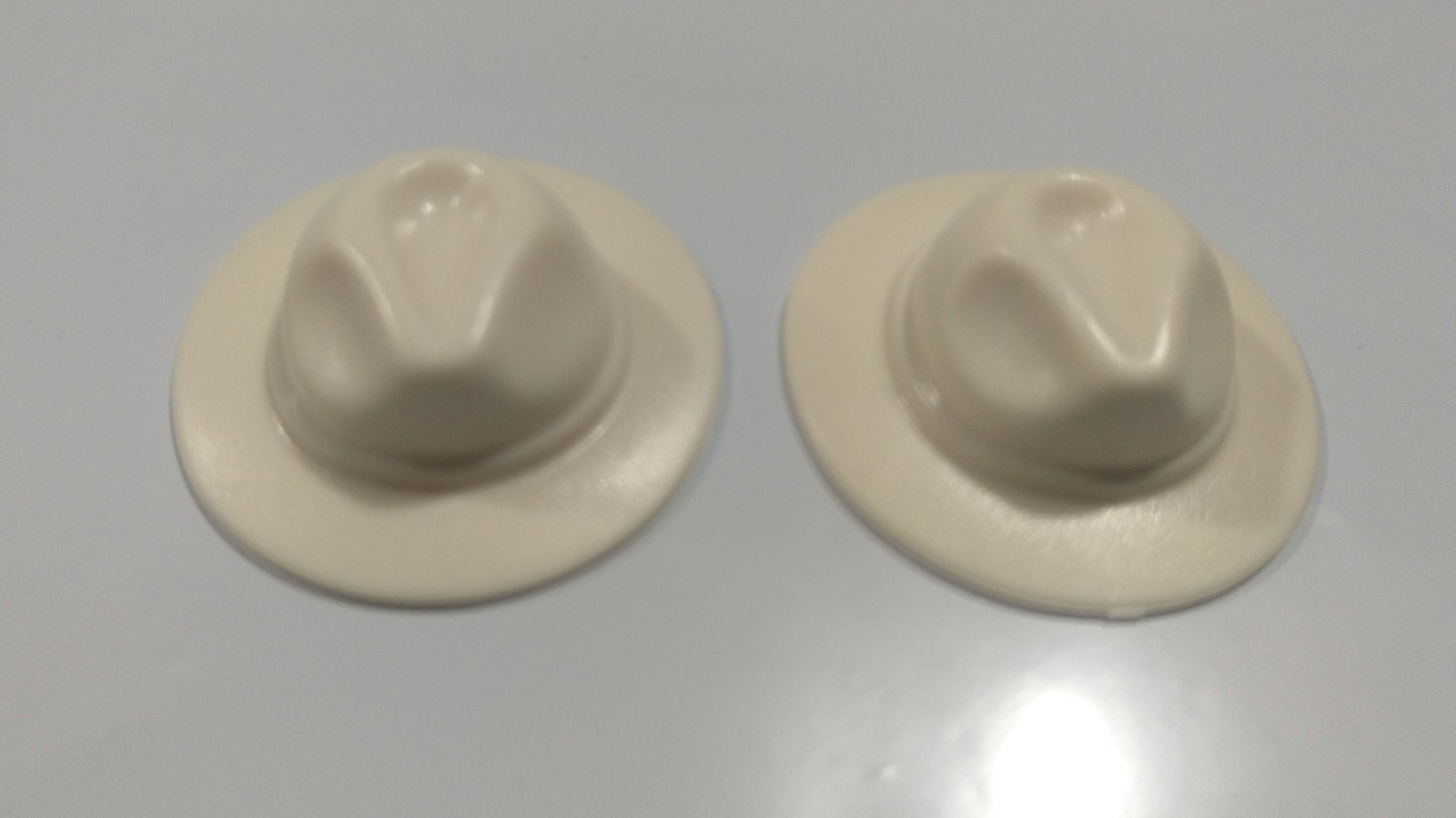 PLAYMOBIL PAREJA SOMBREROS CON OESTE COLOR MARFIL - 17/11/21