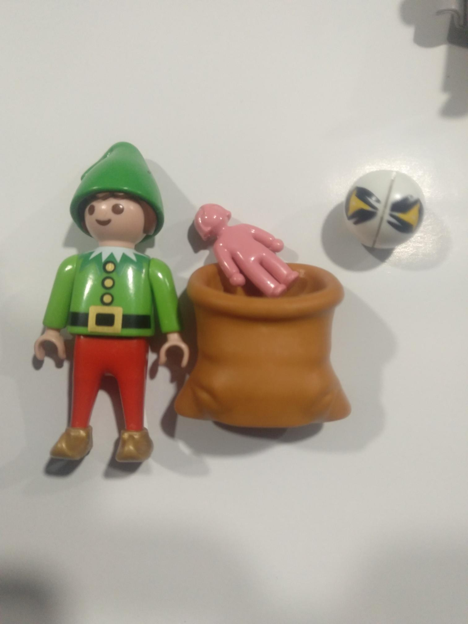 PLAYMOBIL DUENDE CON REGALOS , NAVIDAD , BELEN - 21/10/21