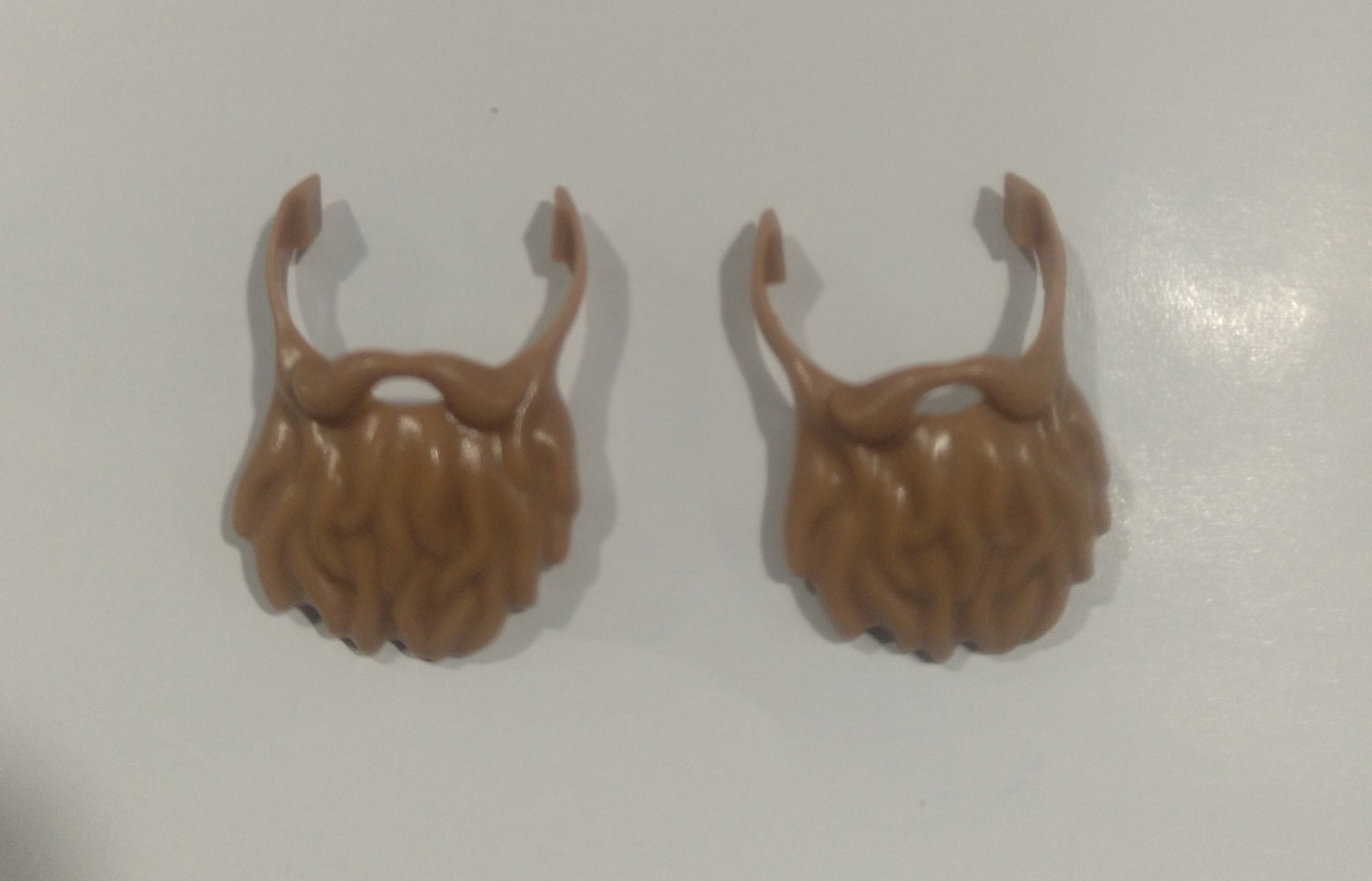 PLAYMOBIL PAREJA BARBAS MARRONES FRONDOSAS - 17/11/21