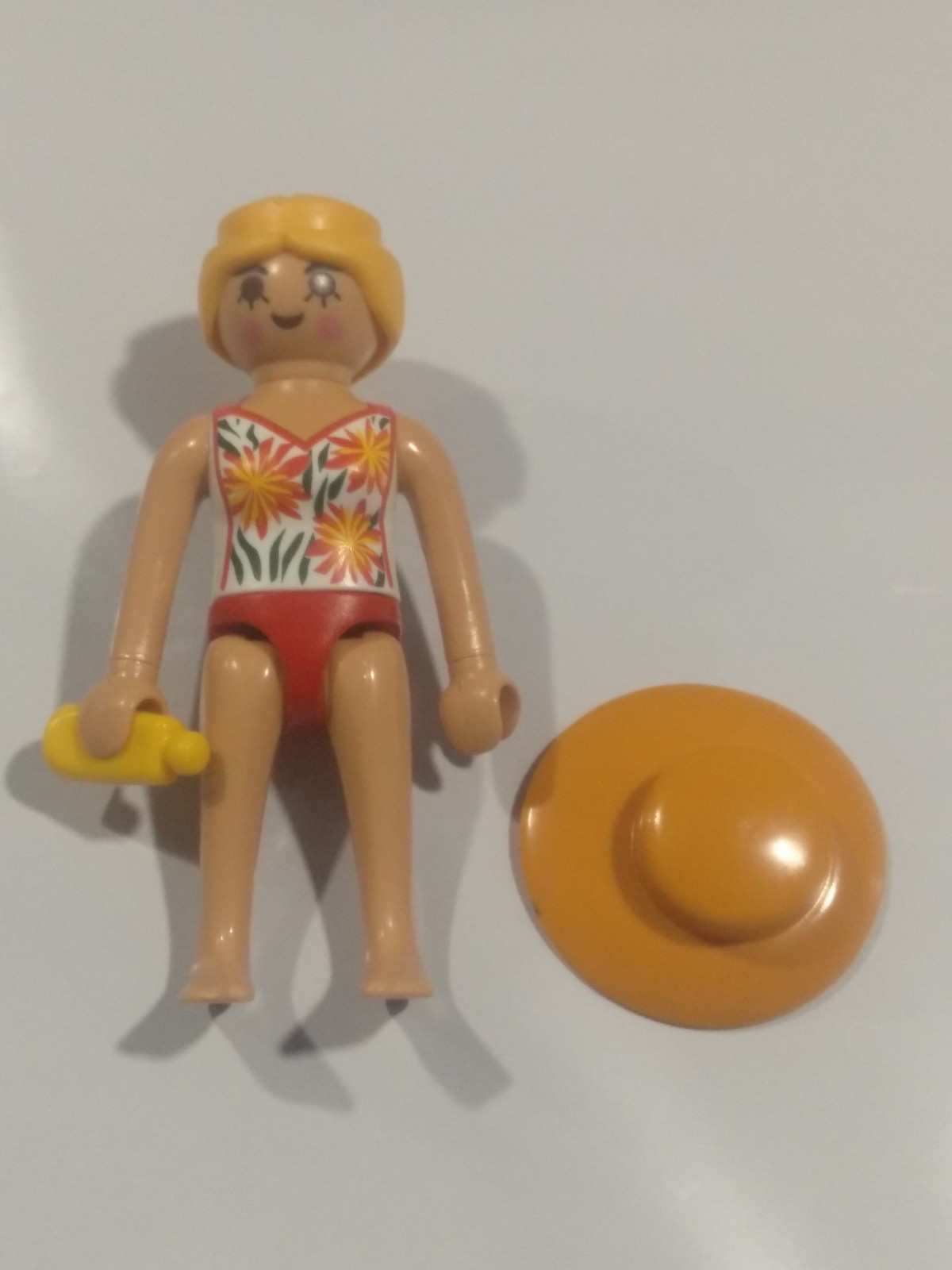 PLAYMOBIL FIGURA MUJER BAÑISTA CON PAMELA - 23/11/21