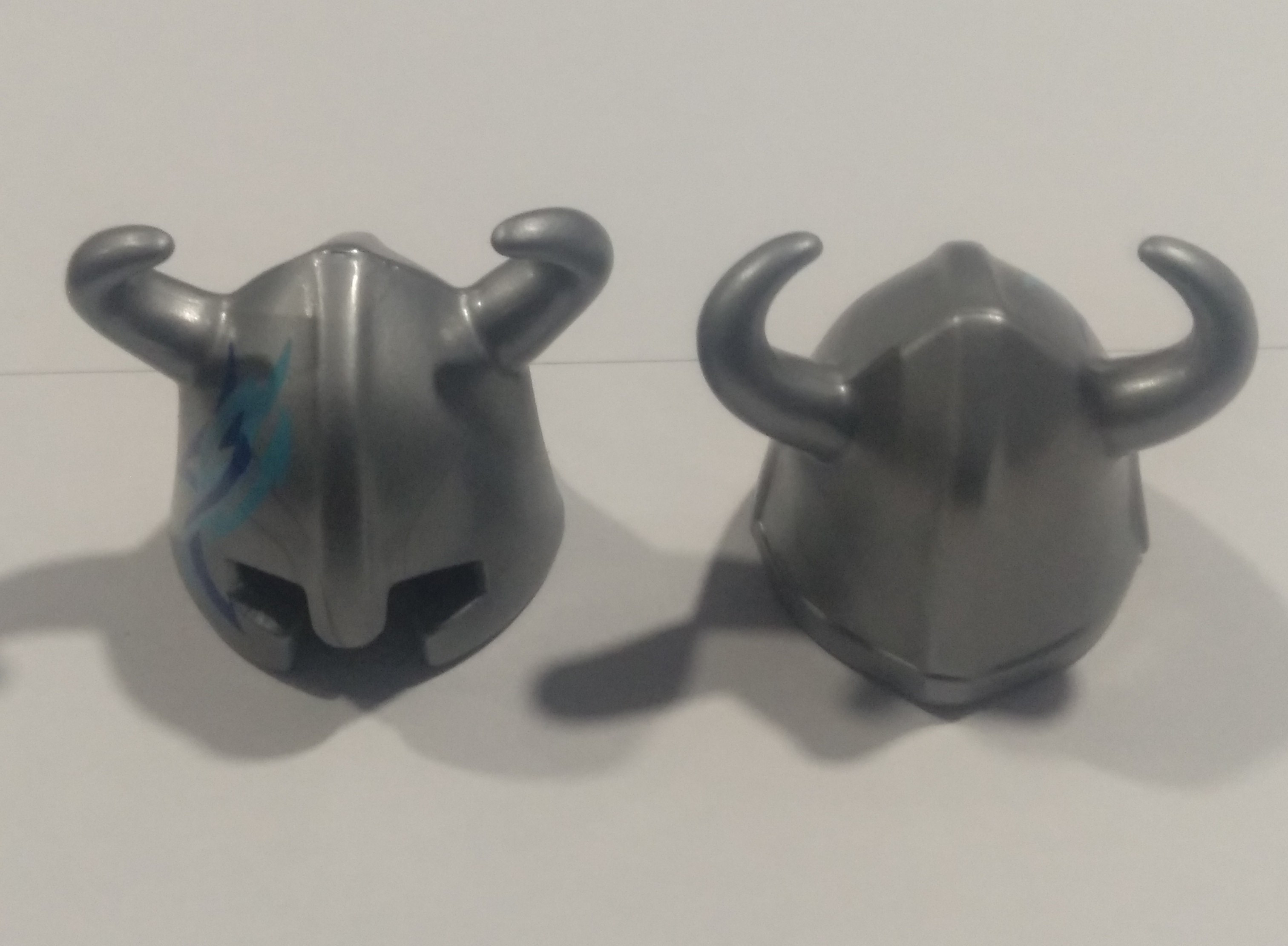 PLAYMOBIL PAREJA CASCO PLATA CUERNOS MEDIEVAL - 27/5/21