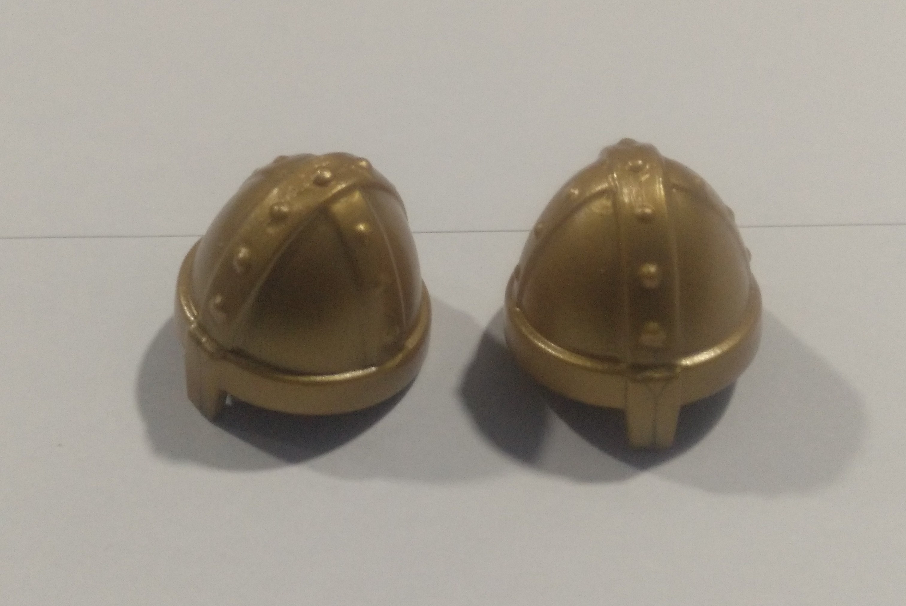 PLAYMOBIL PAREJA CASCO DORADO MEDIEVAL PROTECTOR NARIZ - 27/5/21