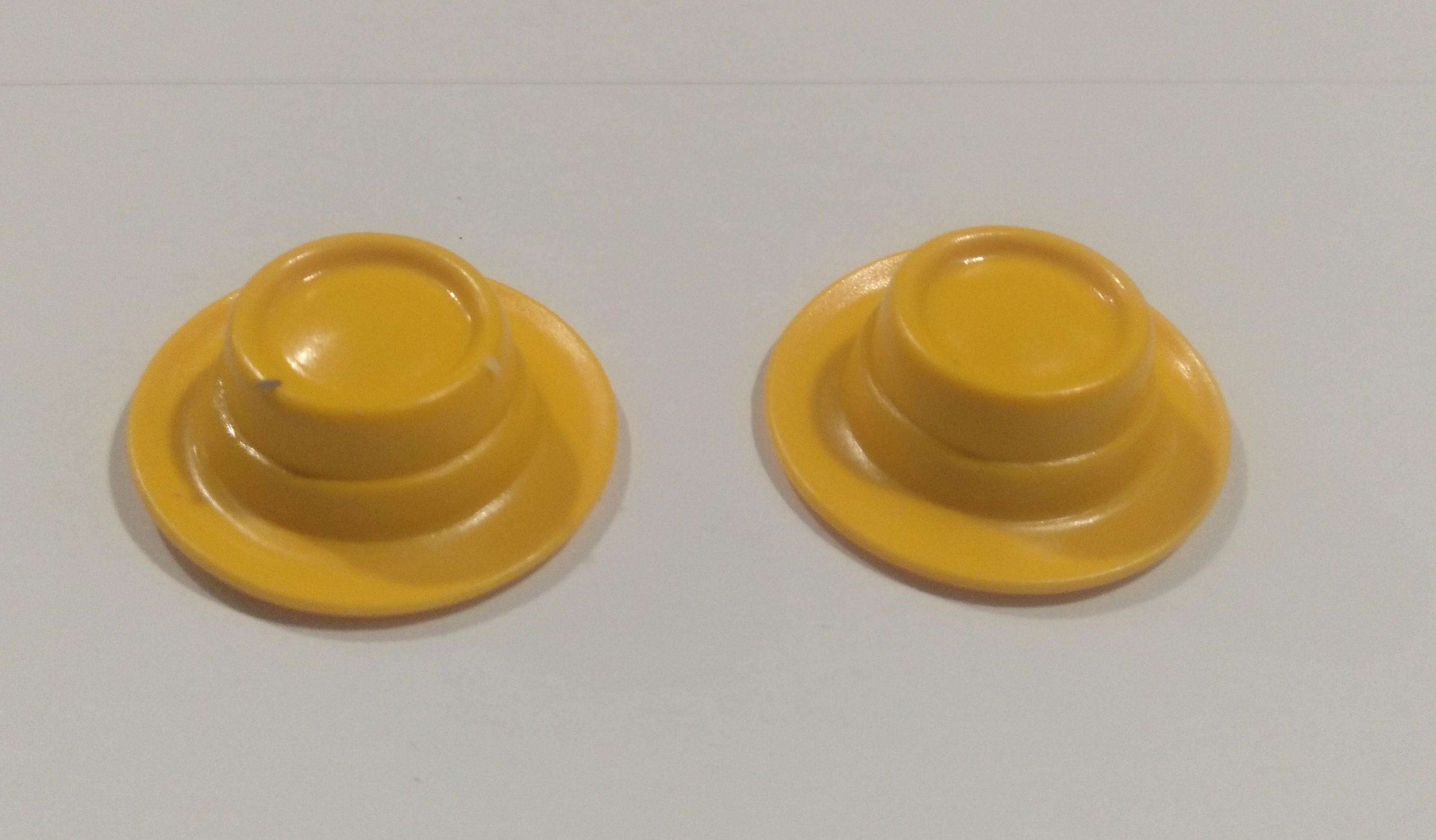 PLAYMOBIL PAREJA GORRO GRANJERO AMARILLO - 27/5/21