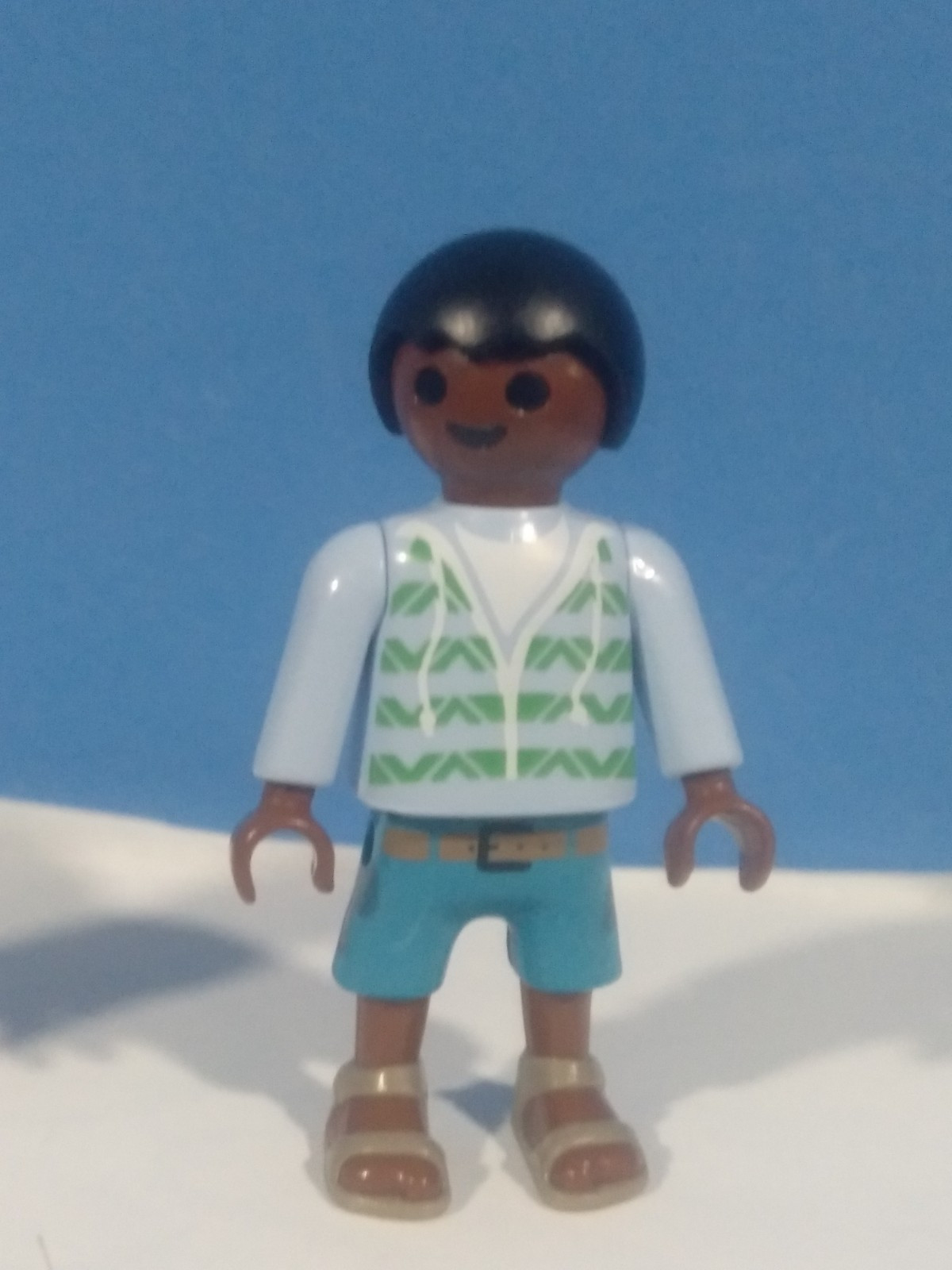PLAYMOBIL FIGURA NIÑO NEGRO CON CHANCLAS - 30/5/20