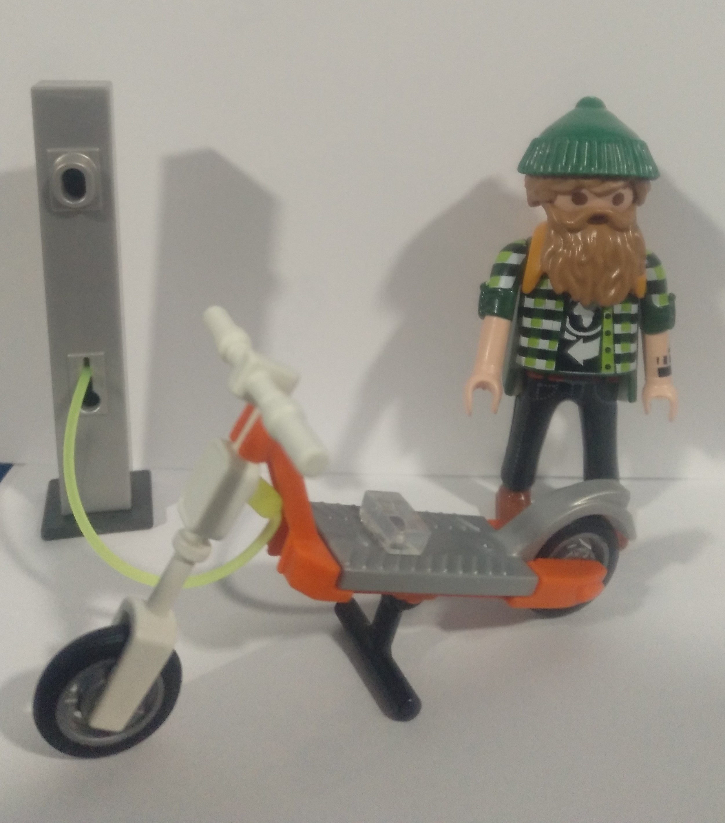PLAYMOBIL HIPSTER CON MONOPATIN - 10/2/22