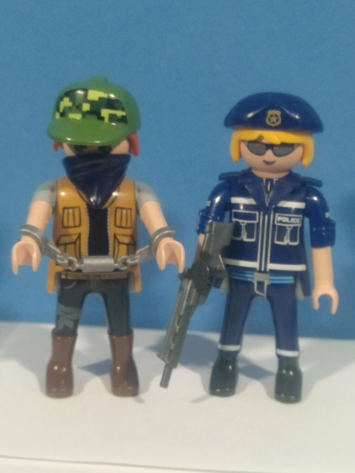 PLAYMOBIL MUJER POLICIA Y LADRON - 15/2/22