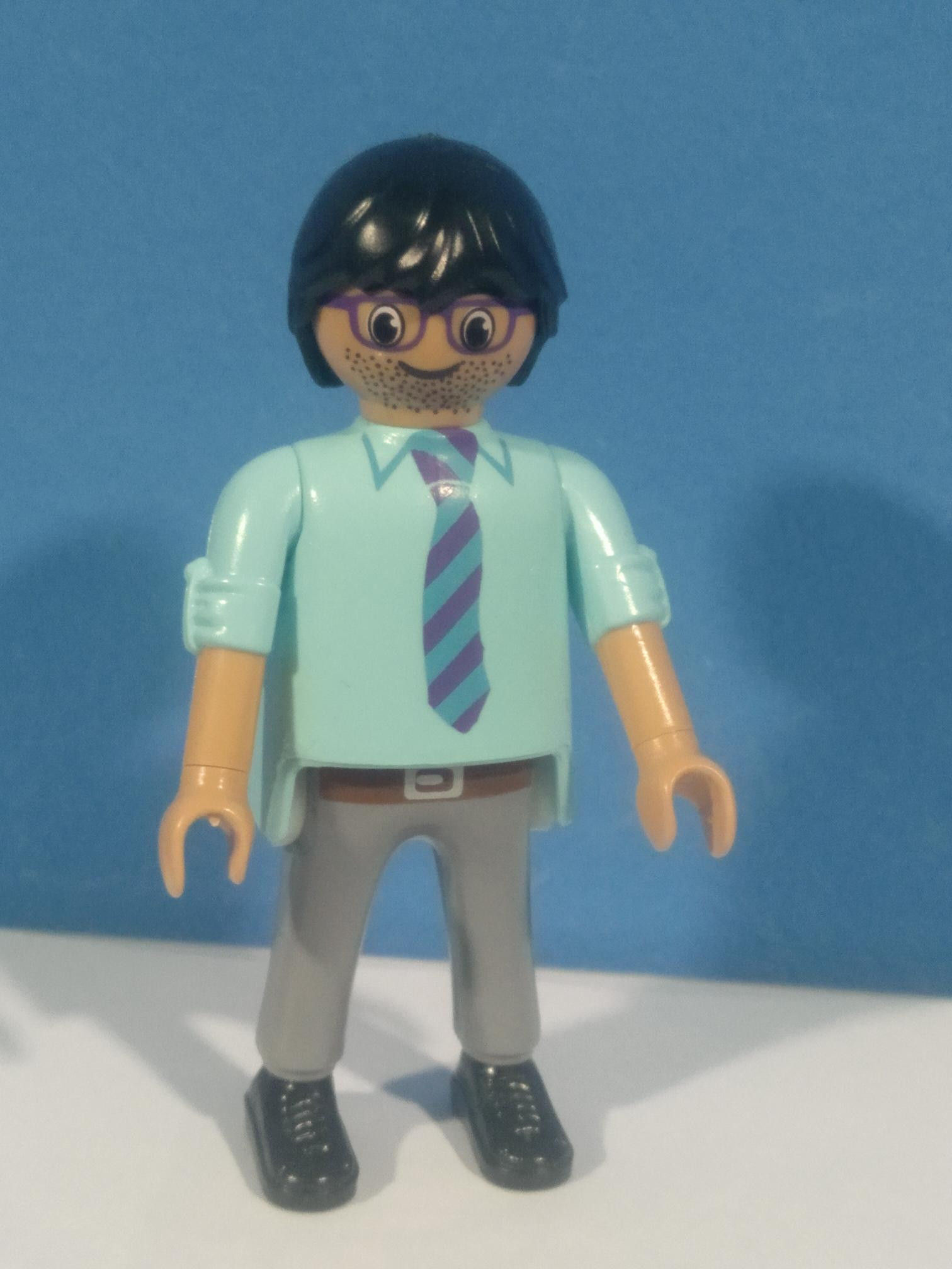 PLAYMOBIL FIGURA HOMBRE CON CORBATA Y GAFAS - 15/2/22