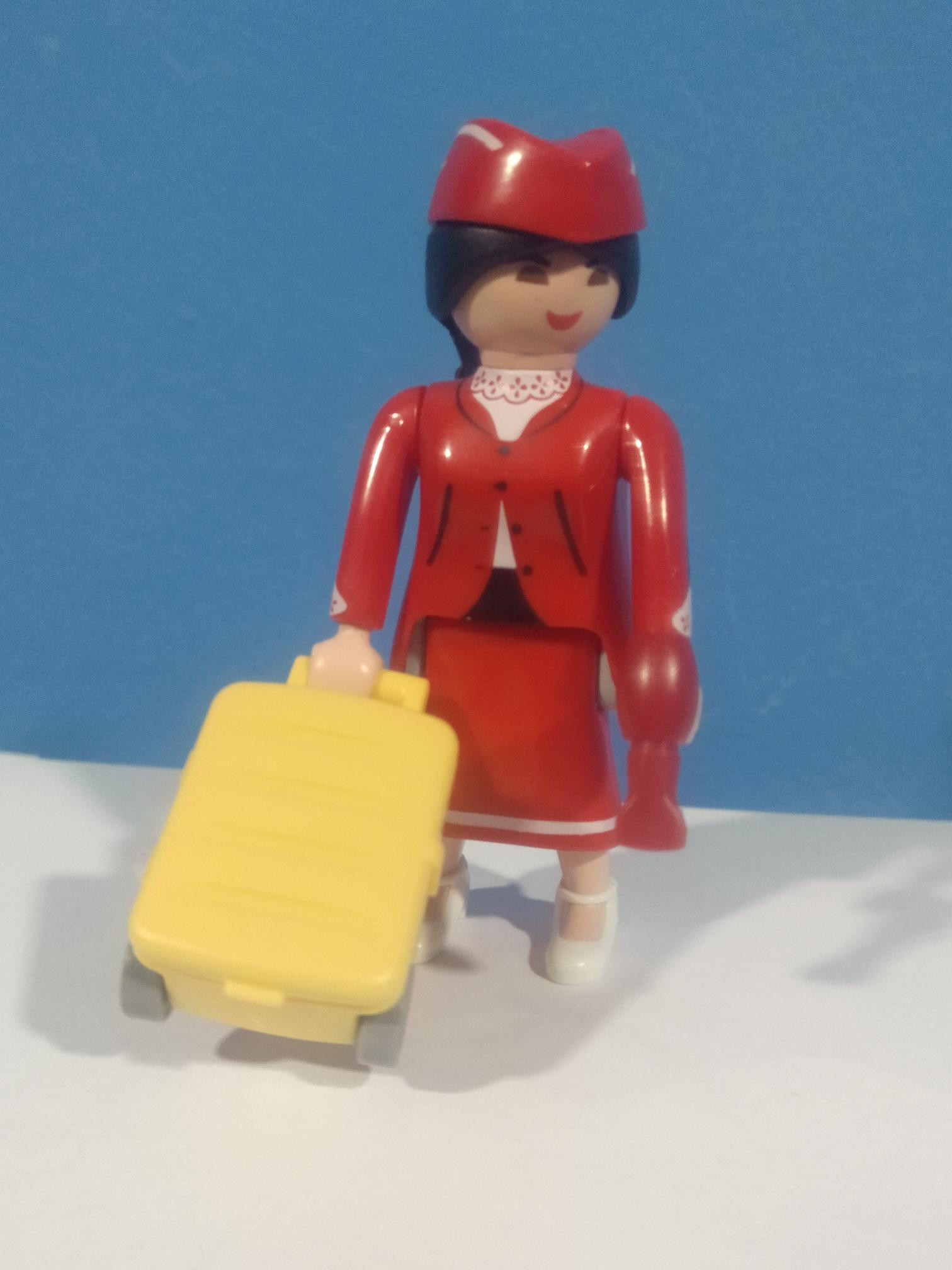 PLAYMOBIL AZAFATA CON MALETA - 18/3/22