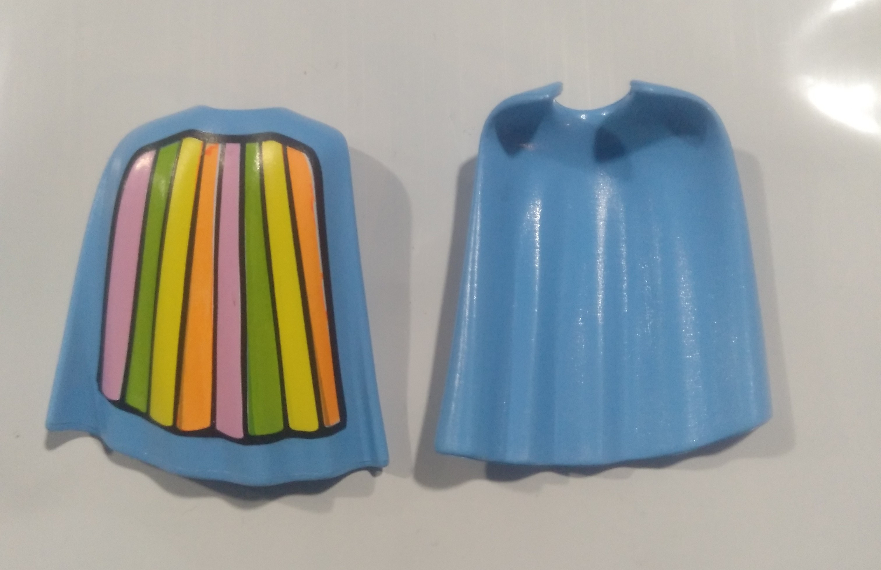 PLAYMOBIL PAREJA CAPA AZUL CON ARCO IRIS - 28/11/21