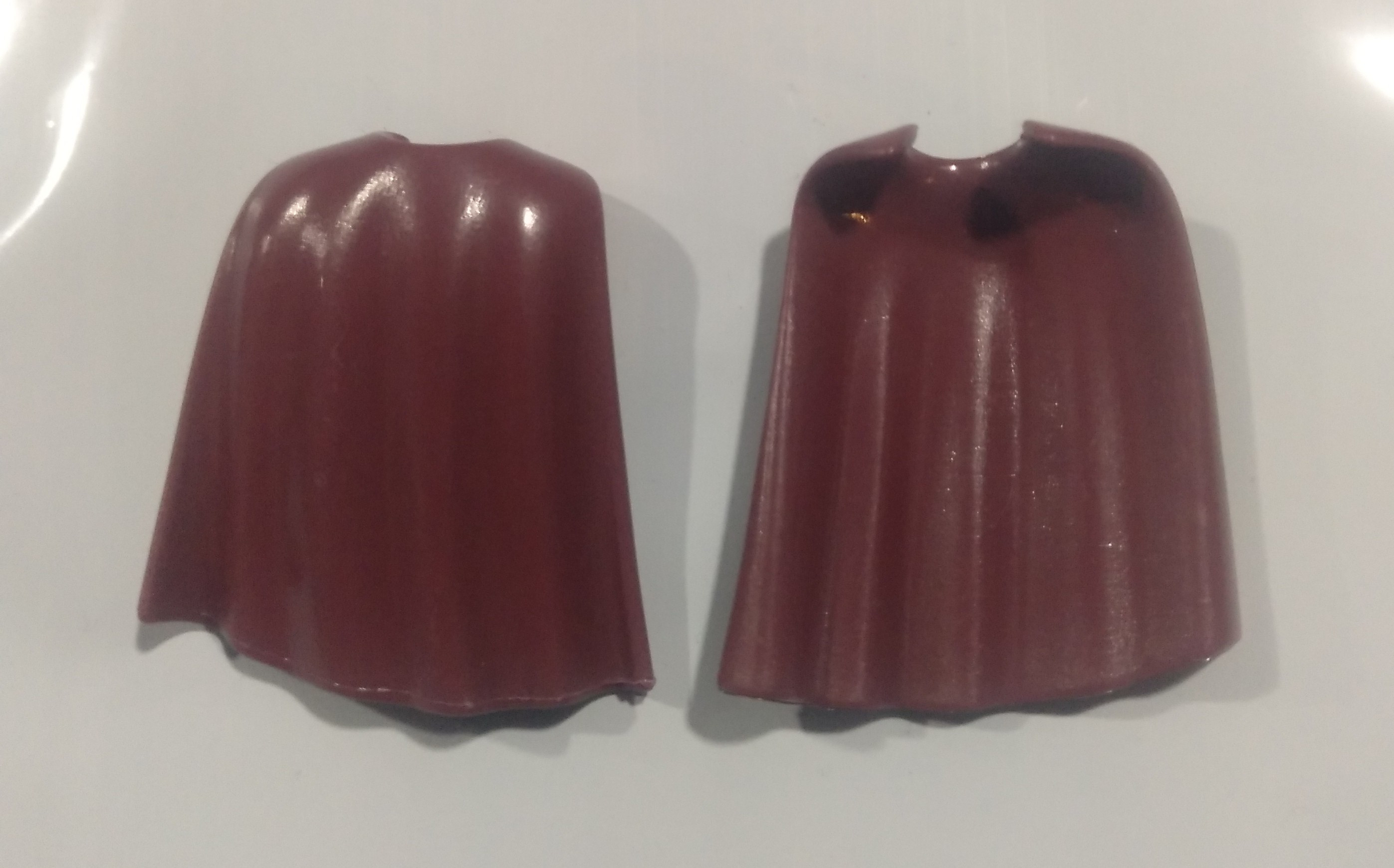 PLAYMOBIL PAREJA CAPA COLOR VINO - 28/11/21