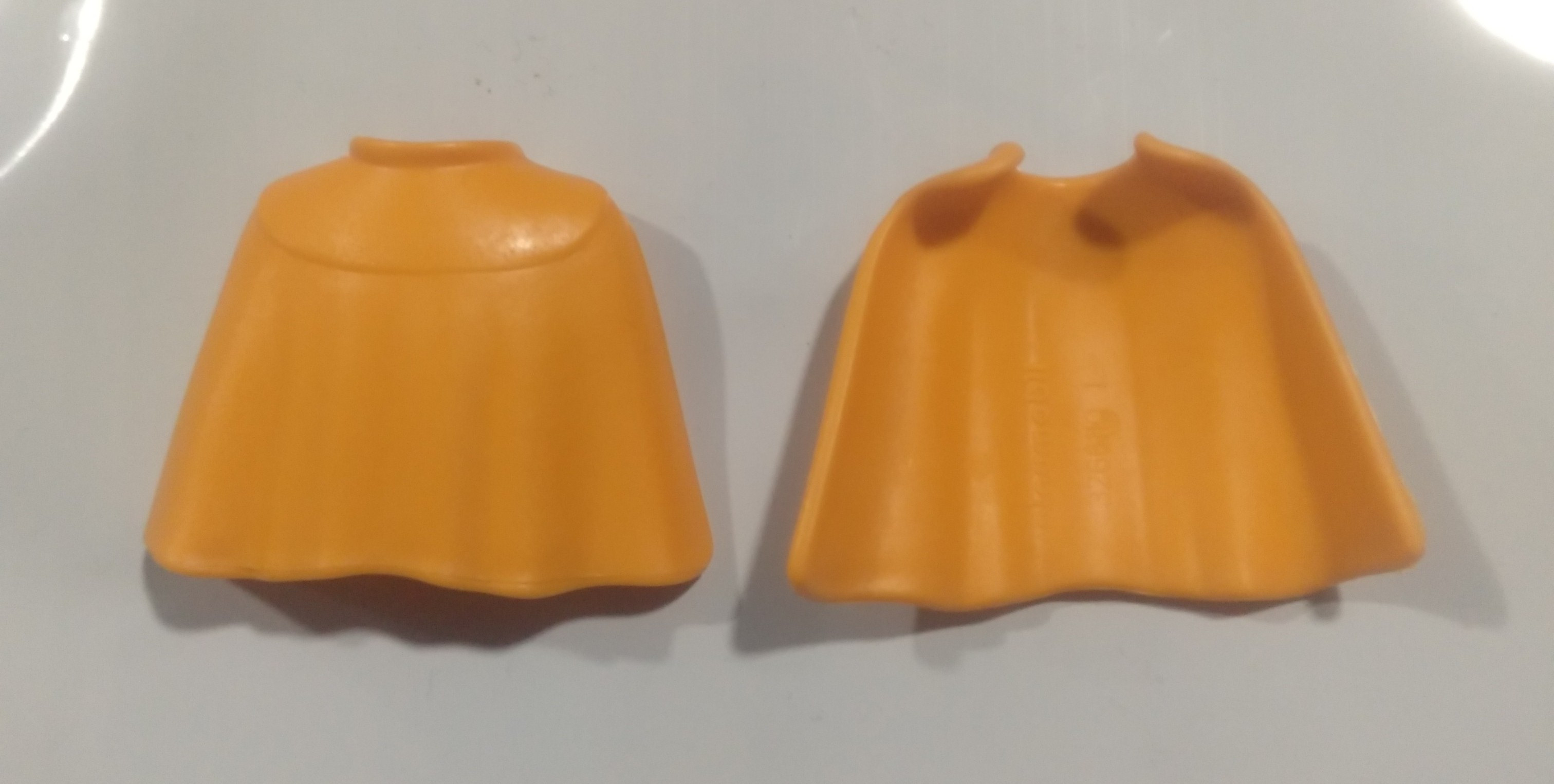 PLAYMOBIL PAREJA CAPA CORTA NARANJA - 28/11/21