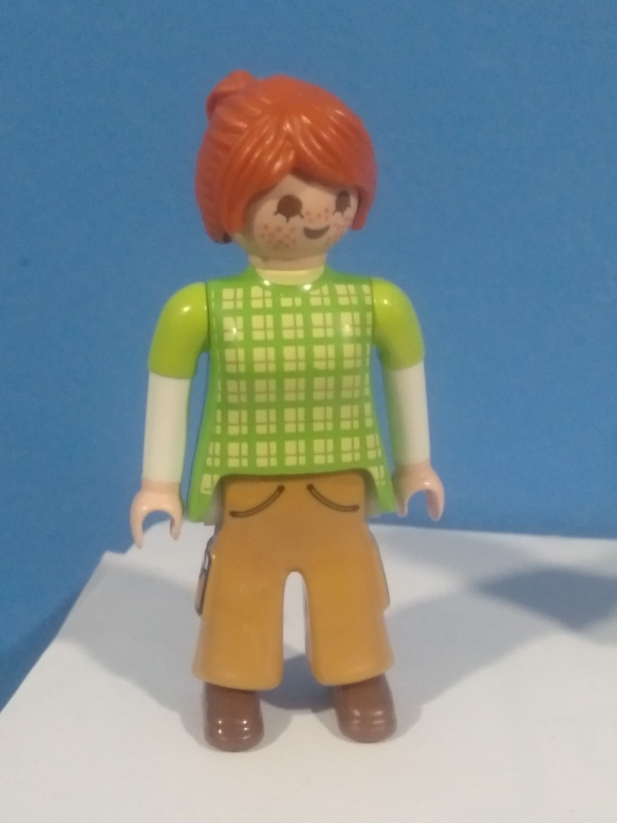 PLAYMOBIL FIGURA MUJER CITY PELIRROJA - 28/11/21