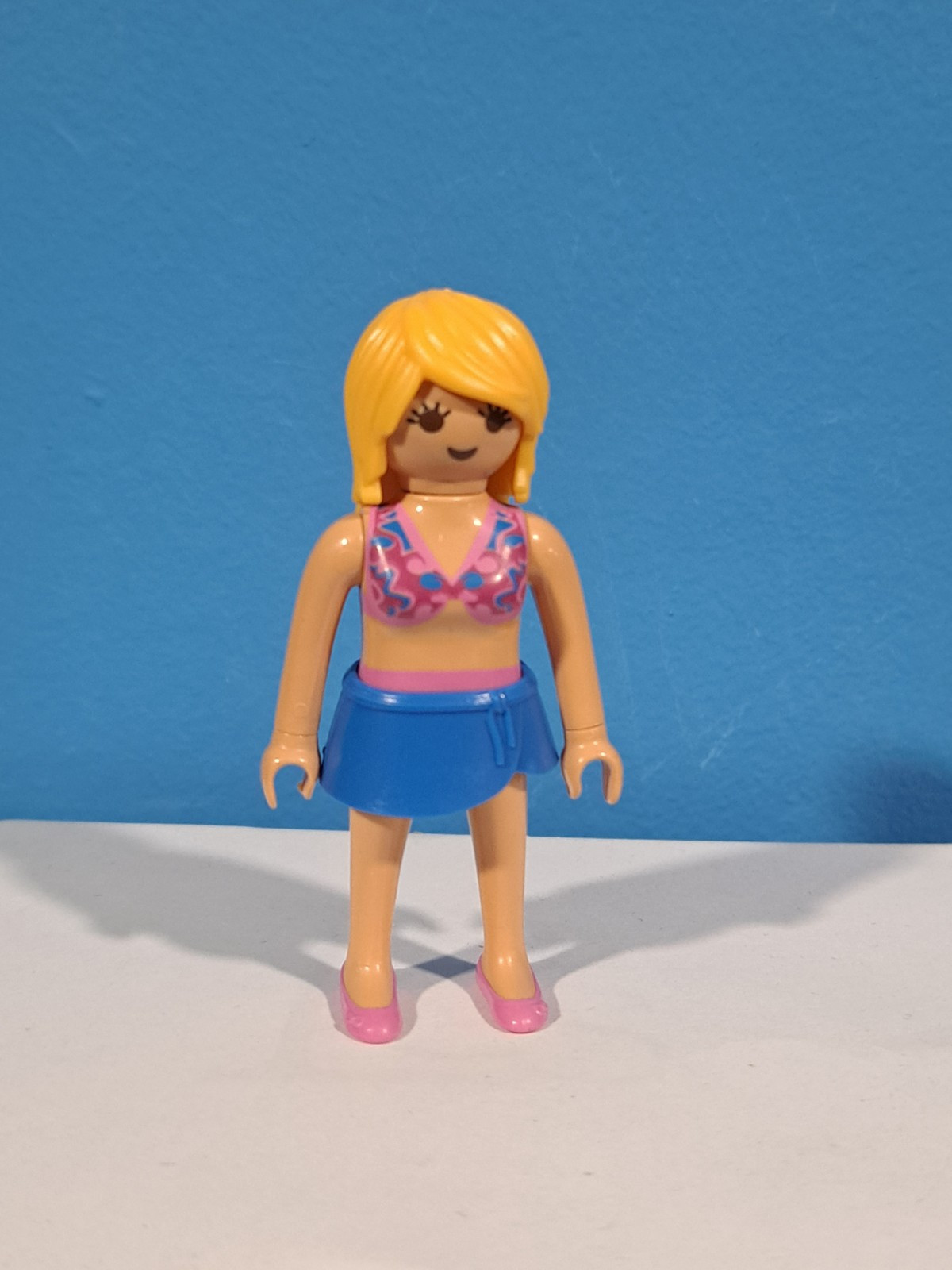 PLAYMOBIL FIGURA CHICA RUBIA CON FALDA - 13/8/19