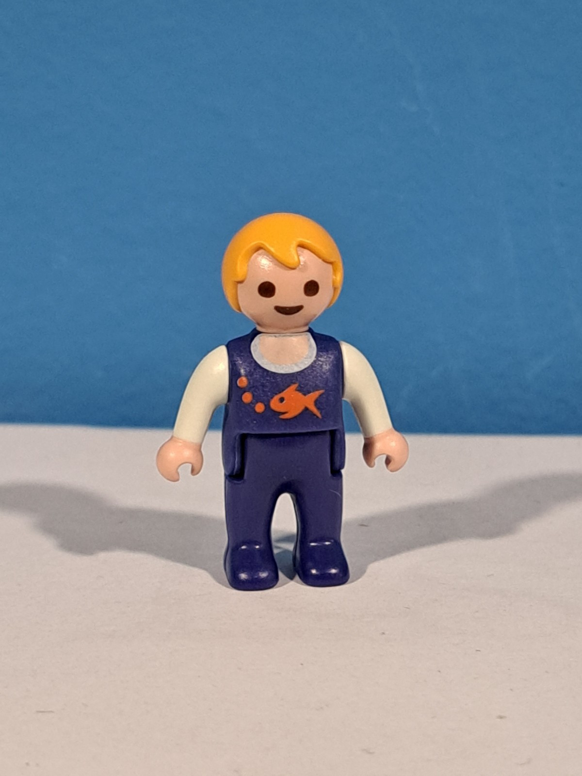 PLAYMOBIL FIGURA BEBE RUBIO CON TRAJE AZUL - 13/8/19