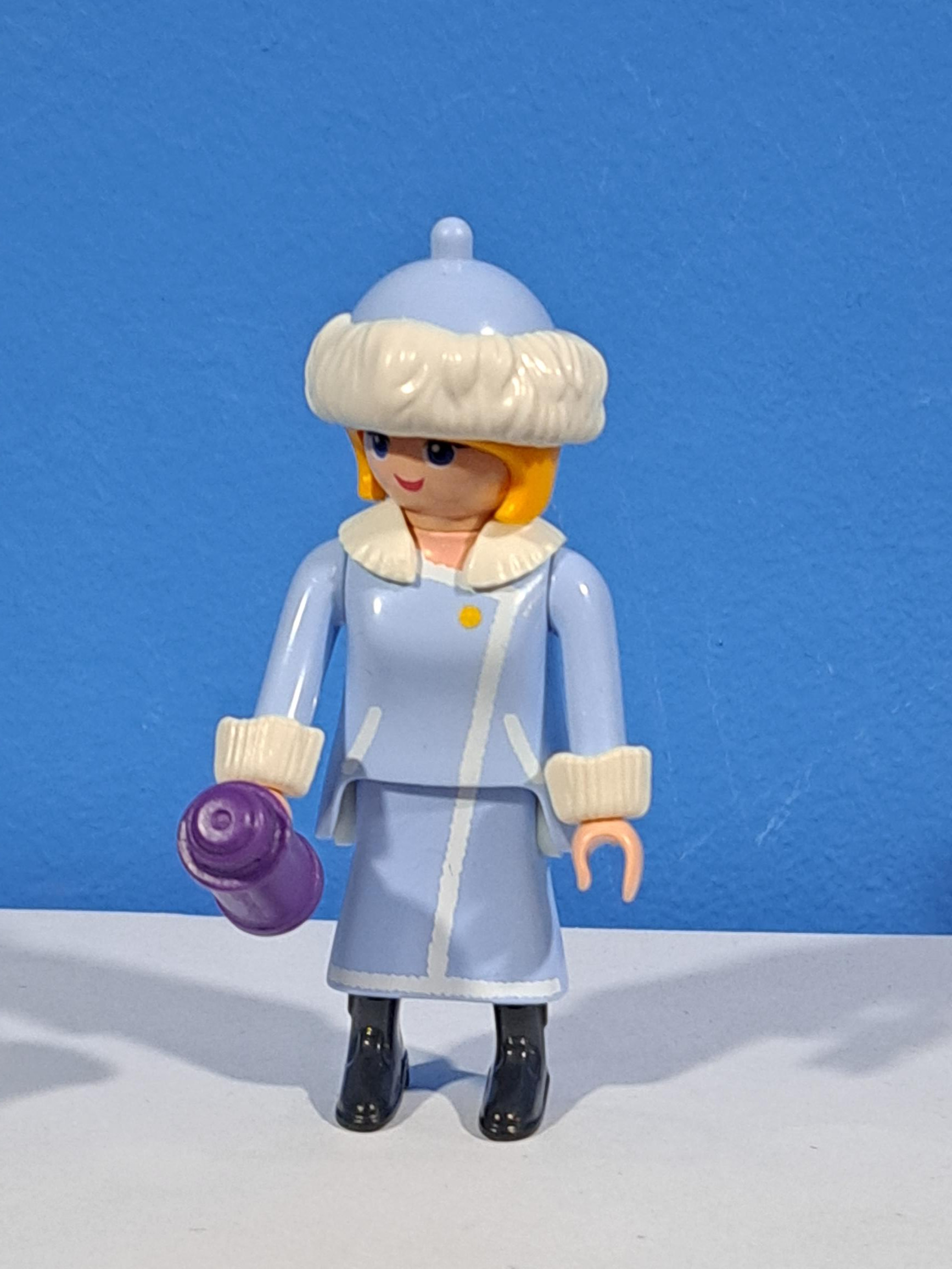 PLAYMOBIL MUJER RUSA CON GORRO - 13/8/19