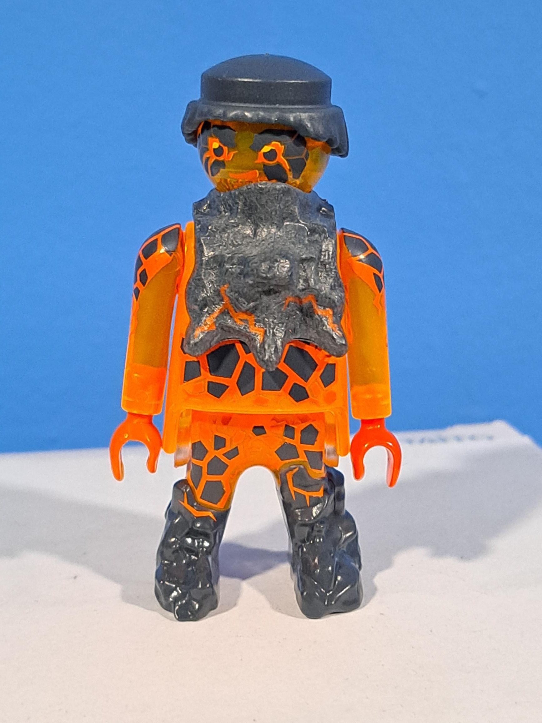 PLAYMOBIL FIGURA ENANO MINERO DE LAVA - 6/10/20
