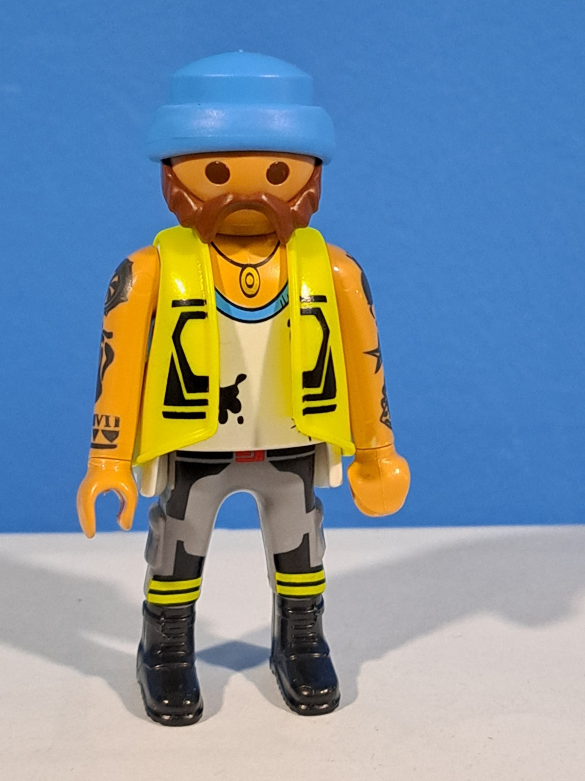PLAYMOBIL FIGURA OBRERO CON TATUAJES - 9/11/15