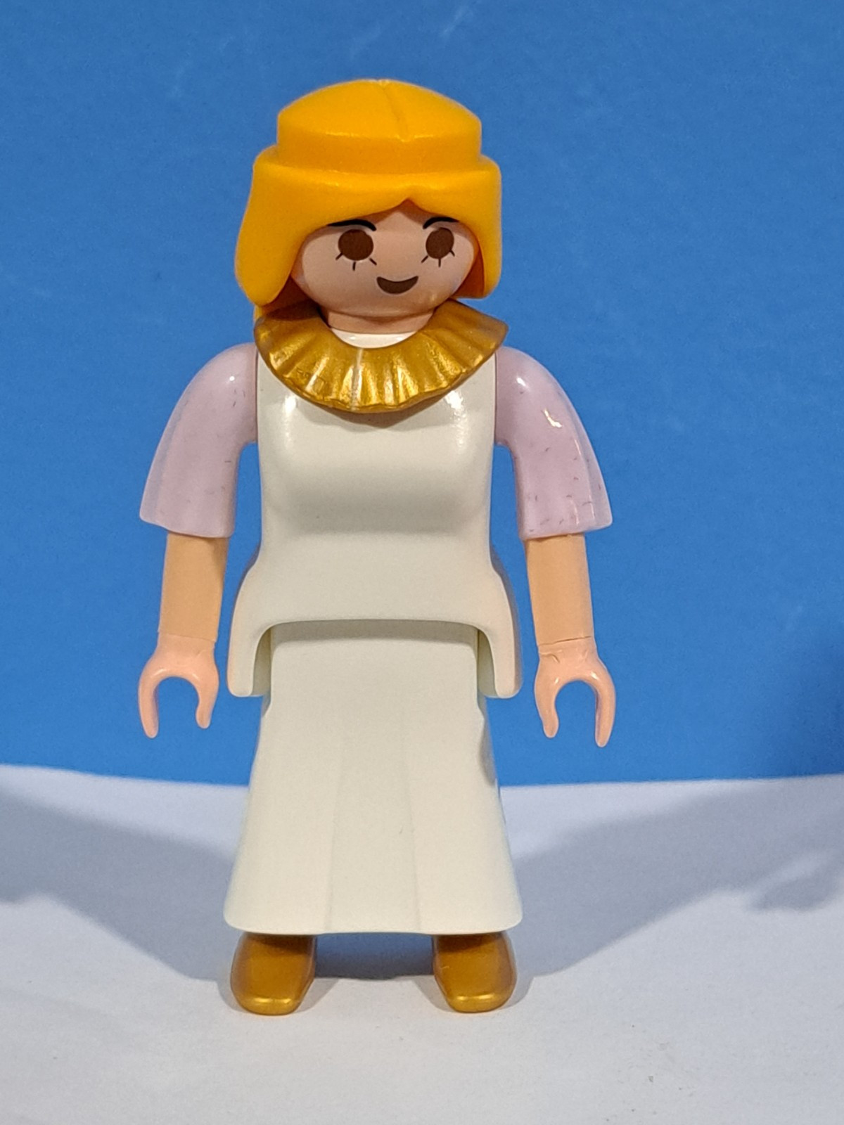 PLAYMOBIL PRINCESA MEDIEVAL CON COLLAR DORADO - 30/8/22