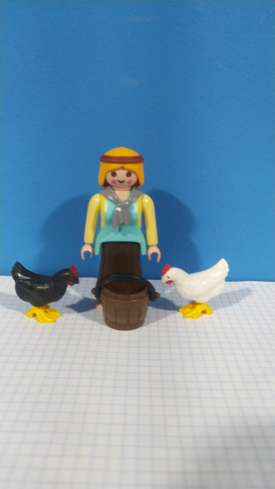 PLAYMOBIL FIGURA ALDEANA CON GALLINAS , BELEN - 20/4/19