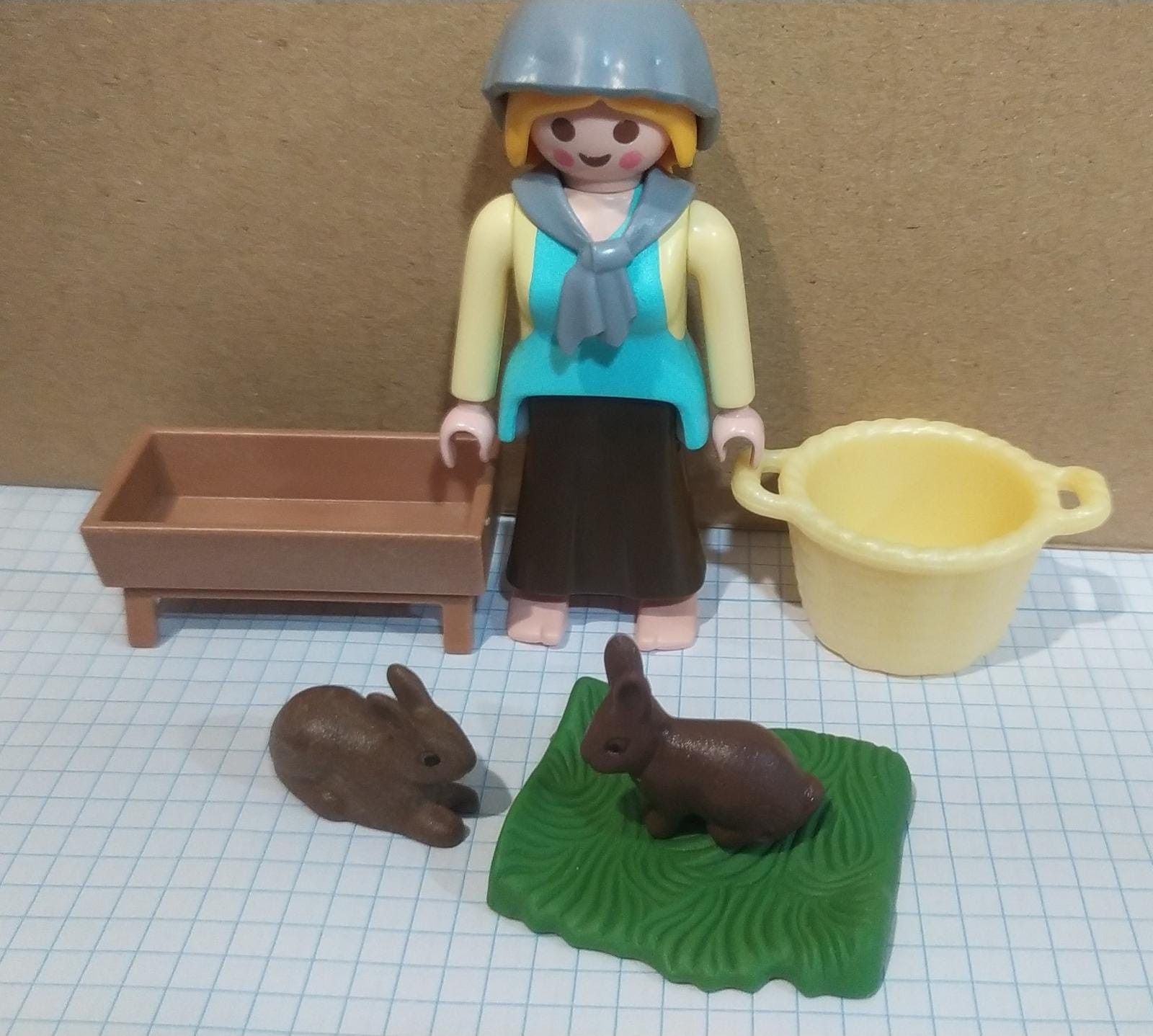 PLAYMOBIL ALDEANA CON CONEJOS , BELEN - 17/5/22