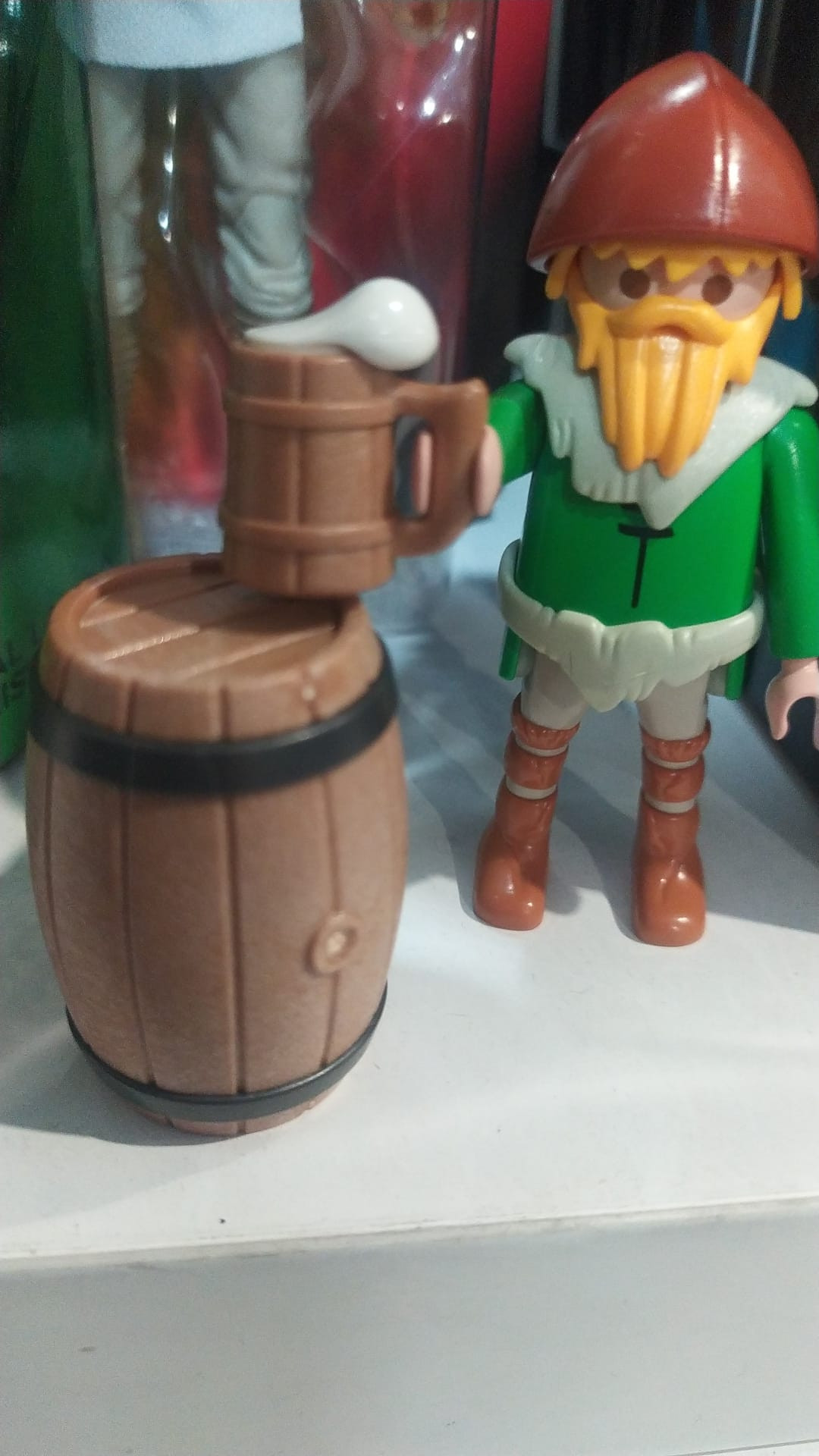 PLAYMOBIL ALDEANO CON BARRIL DE CERVEZA , BELEN - 17/5/22