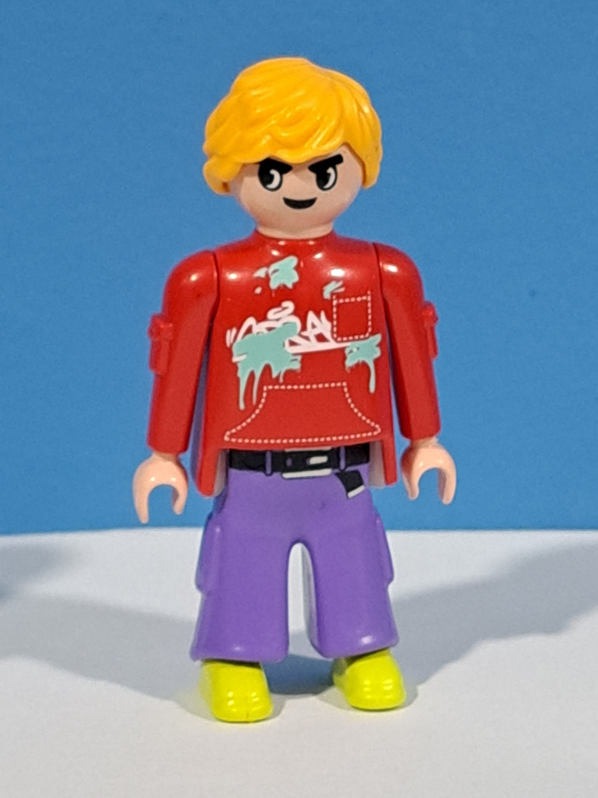 PLAYMOBIL FIGURA CHICO JOVEN CON CUERPO ROJO - 8/12/22