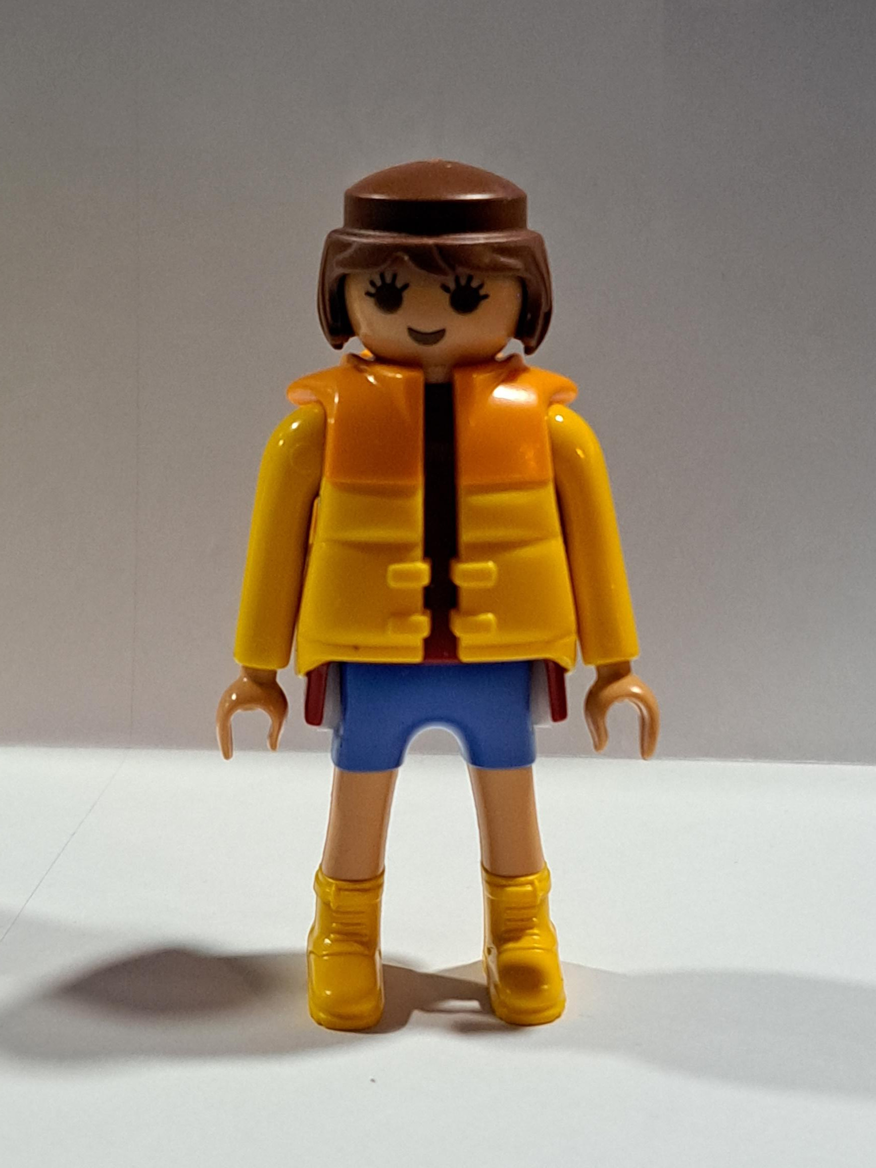 PLAYMOBIL FIGURA MUJER PESCADORA - 2/4/23