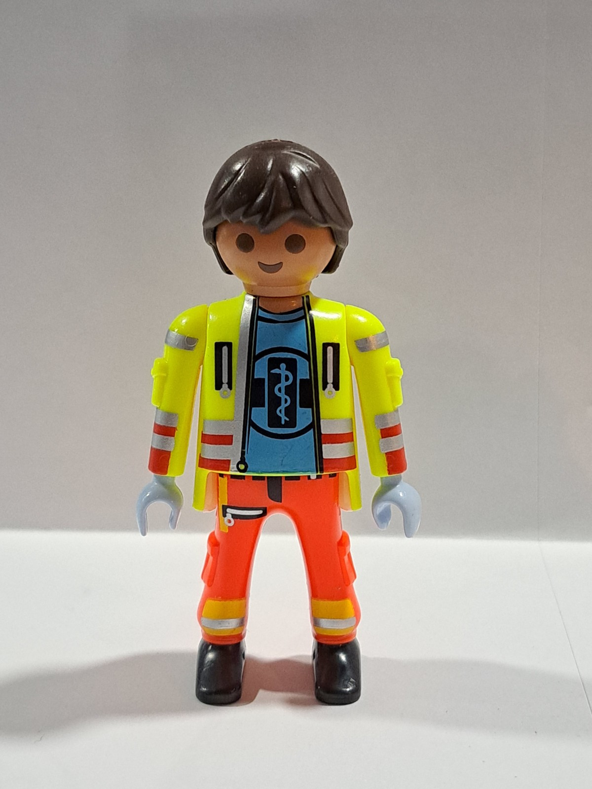 PLAYMOBIL FIGURA ENFERMERO AMBULANCIA - 2/4/23