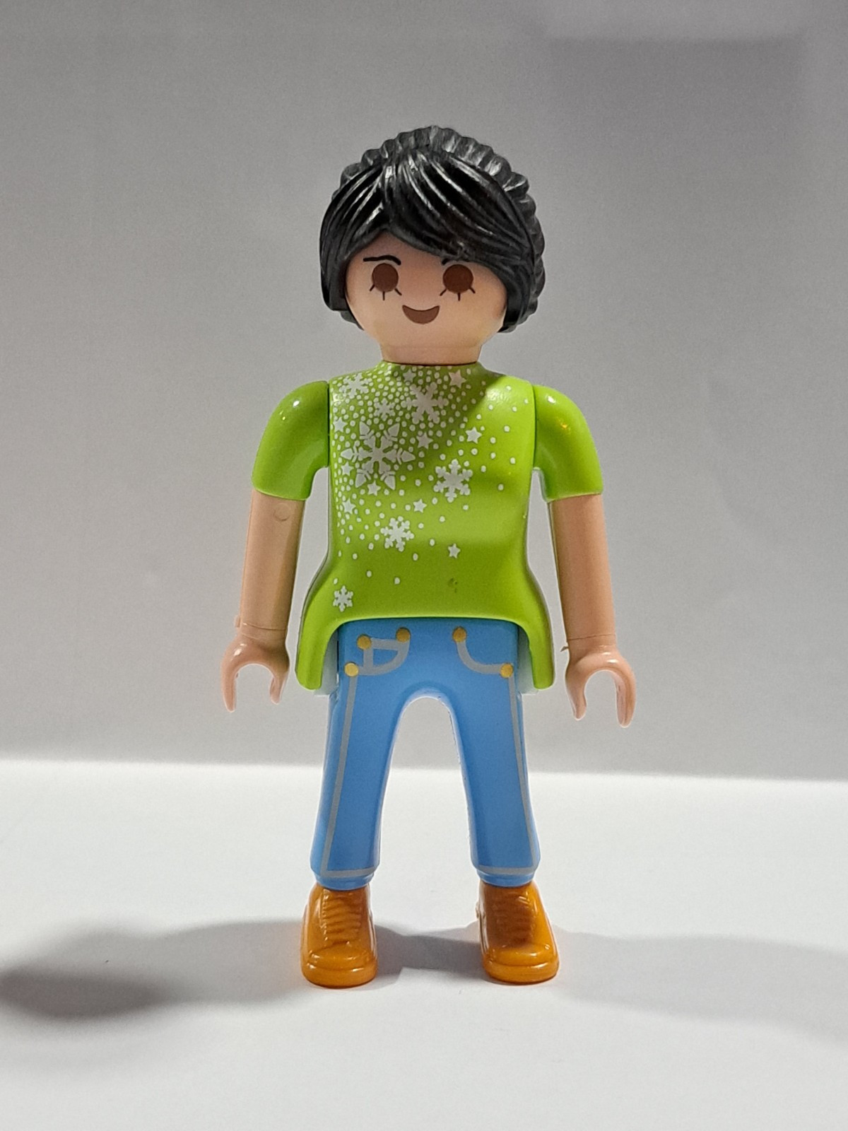 PLAYMOBIL FIGURA MUJER CITY CON CAMISETA VERDE - 2/4/23