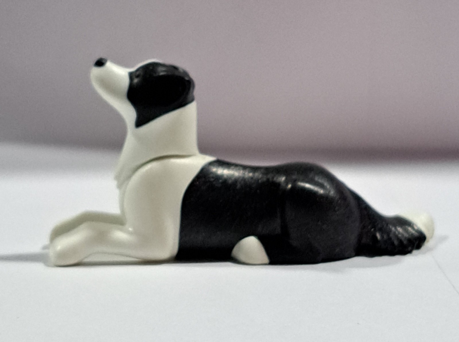 PLAYMOBIL PERRO BLANCO Y NEGRO TUMBADO - 2/4/23