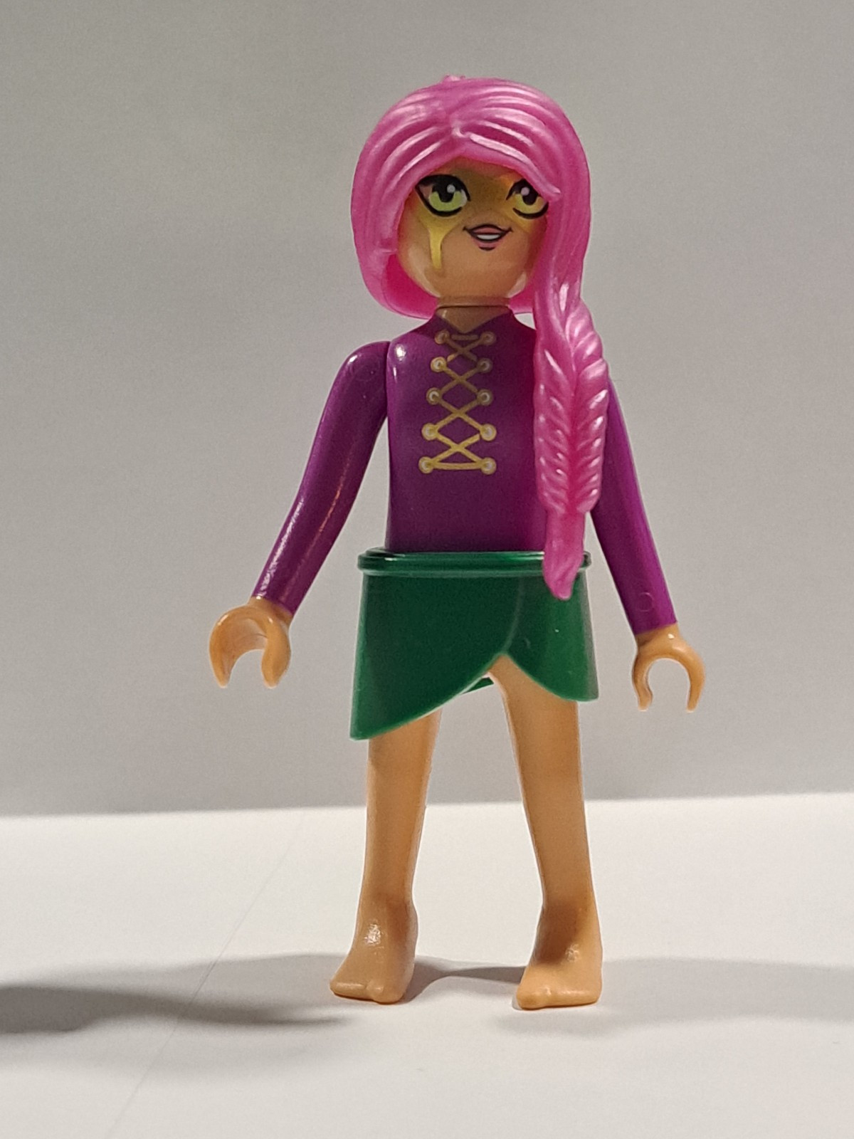 PLAYMOBIL FIGURA AYUMA CON PELO ROSA - 20/4/23