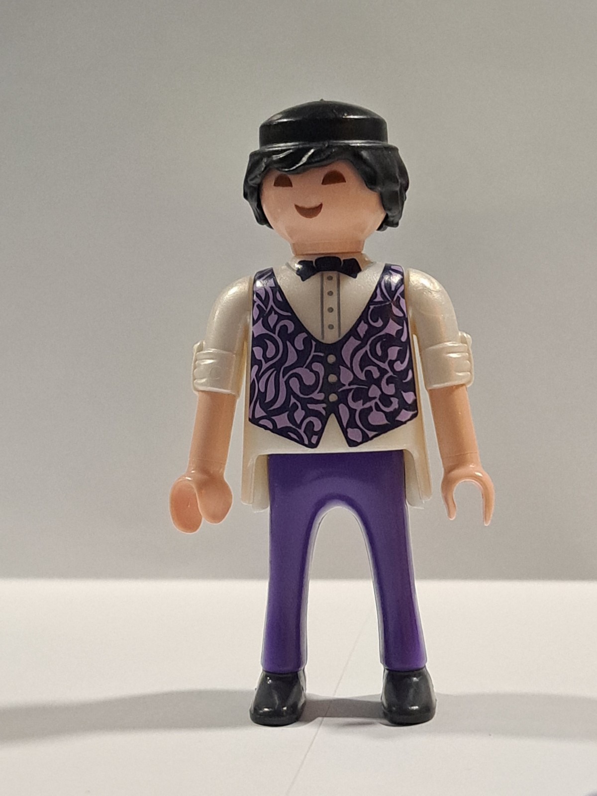 PLAYMOBIL HOMBRE ASIATICO CON CHALECO - 20/4/23