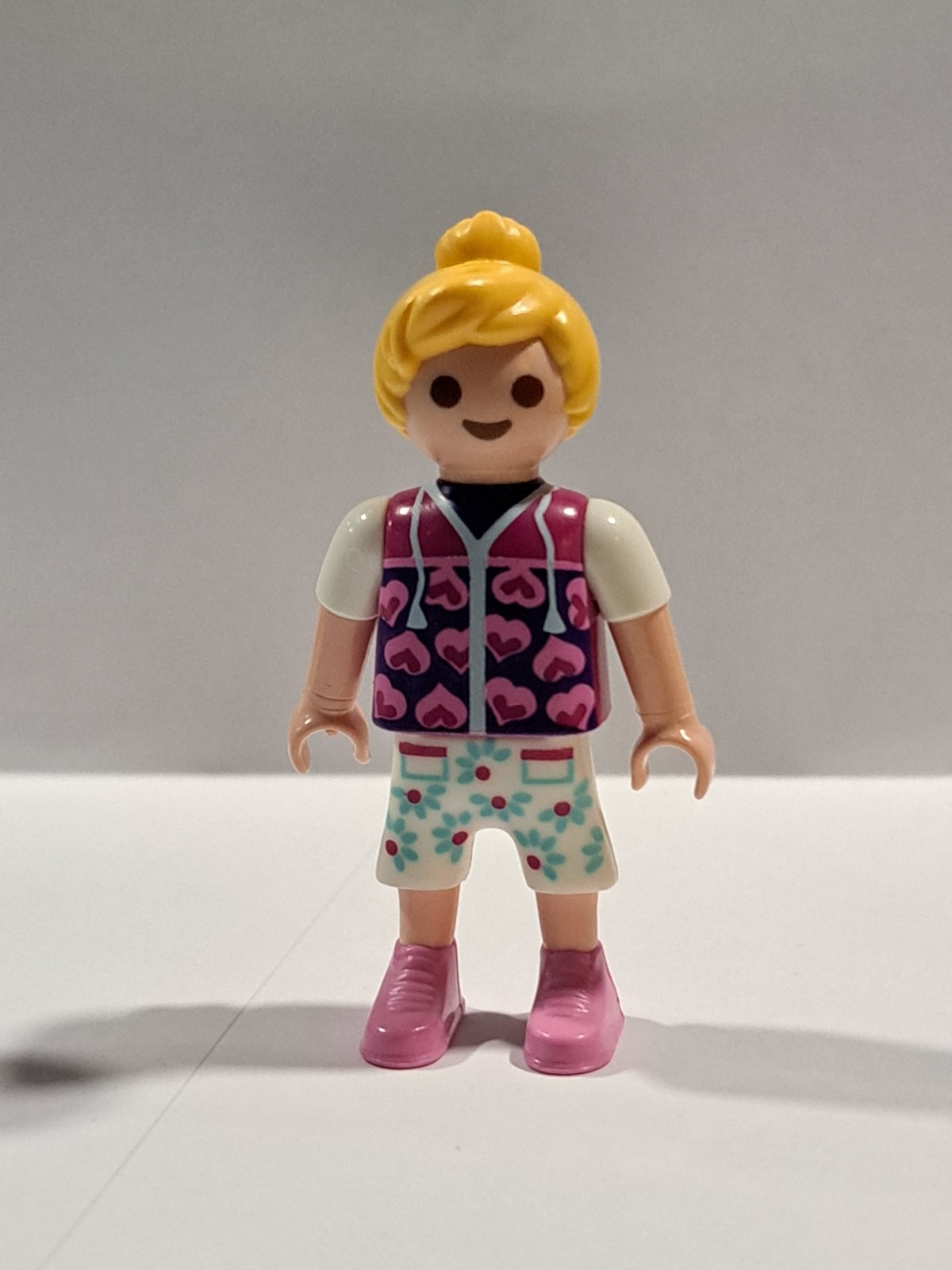 PLAYMOBIL NIÑA RUBIA CON MOÑO - 20/4/23