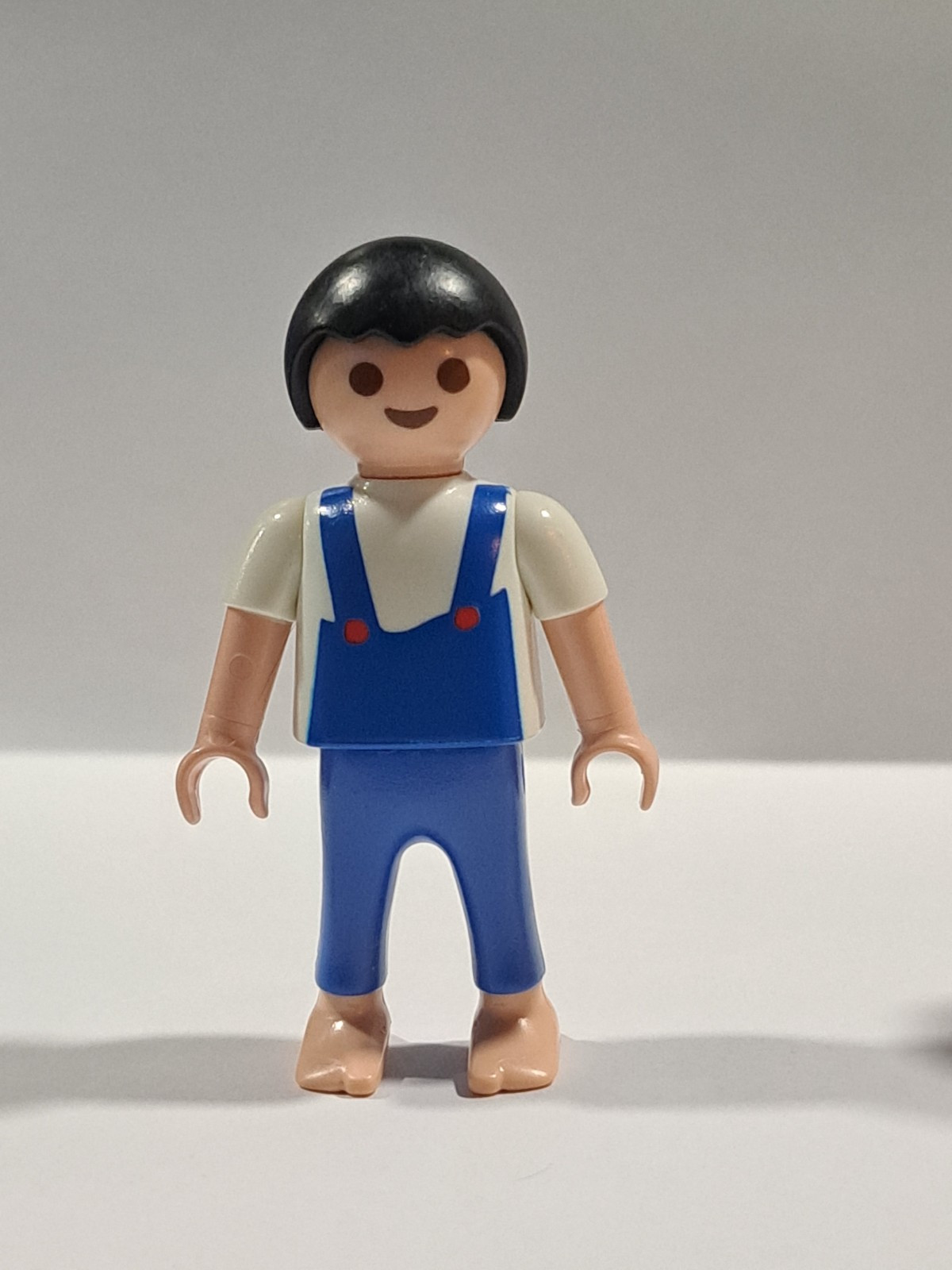 PLAYMOBIL NIÑO MORENO CON CHALECO AZUL - 20/4/23