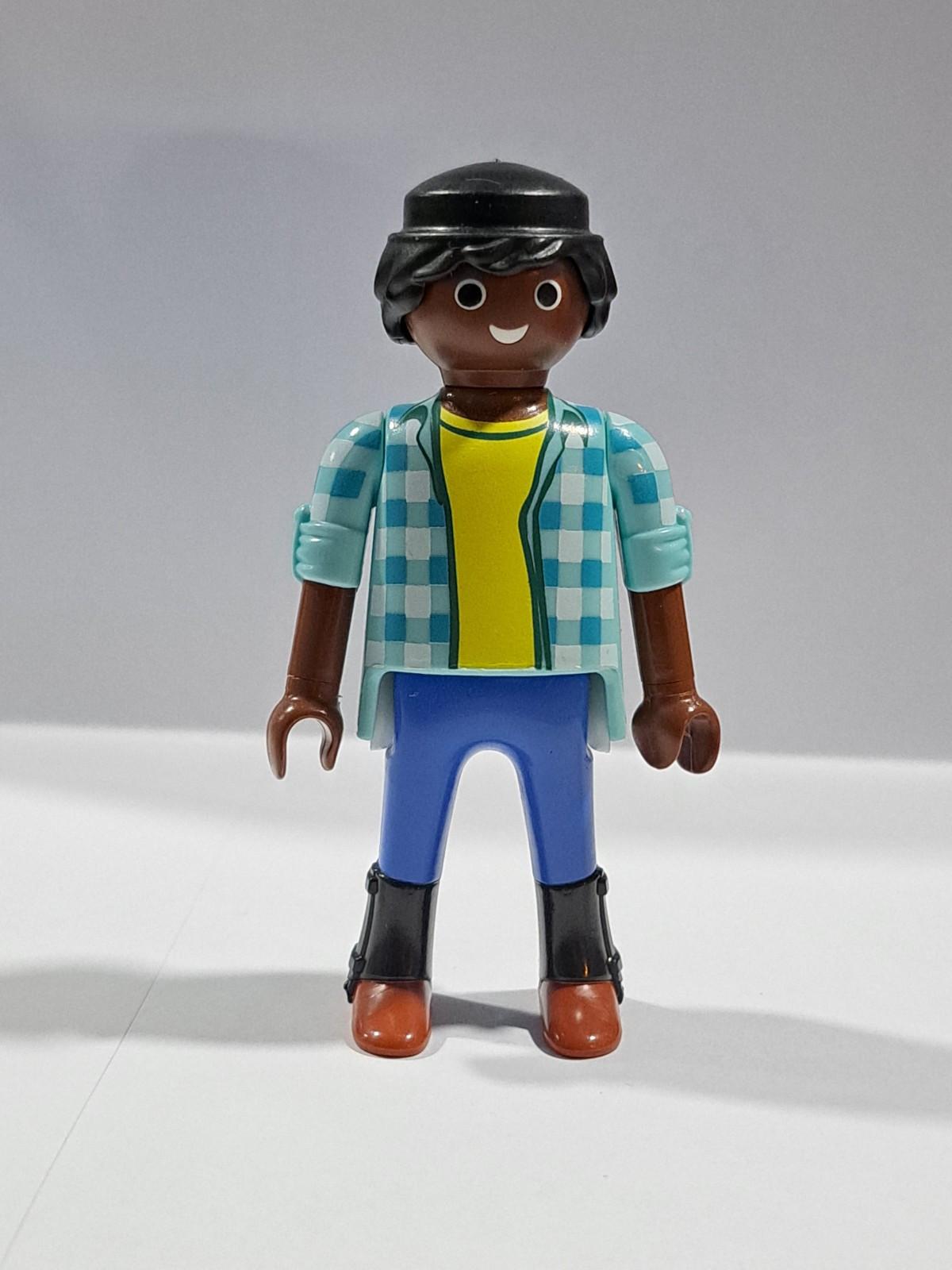 PLAYMOBIL HOMBRE NEGRO CON CAMISA AZUL - 20/4/23