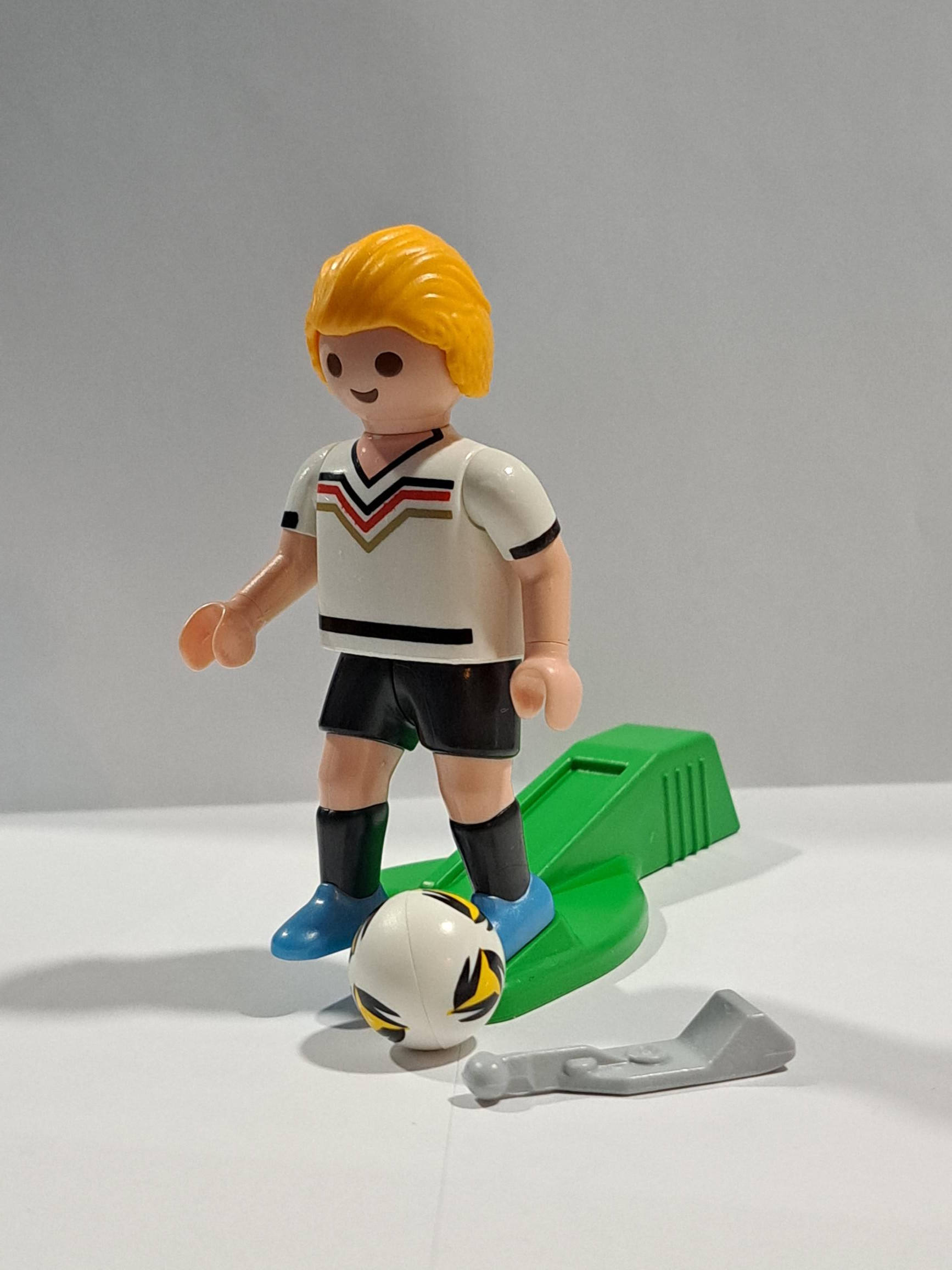 PLAYMOBIL JUGADOR DE FUTBOL ALEMANIA COMPLETO