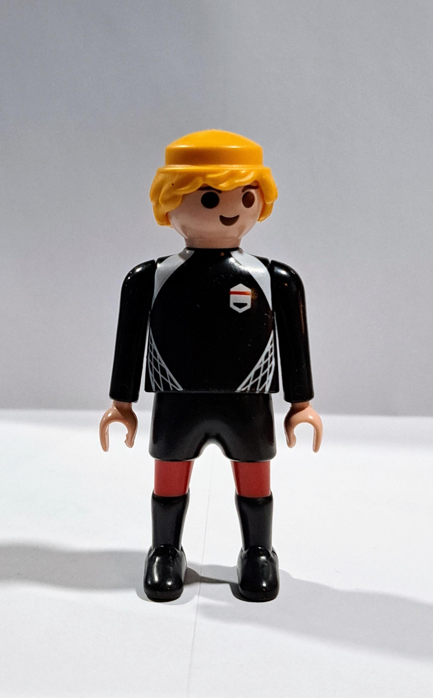 PLAYMOBIL PORTERO FUTBOL TRAJE NEGRO