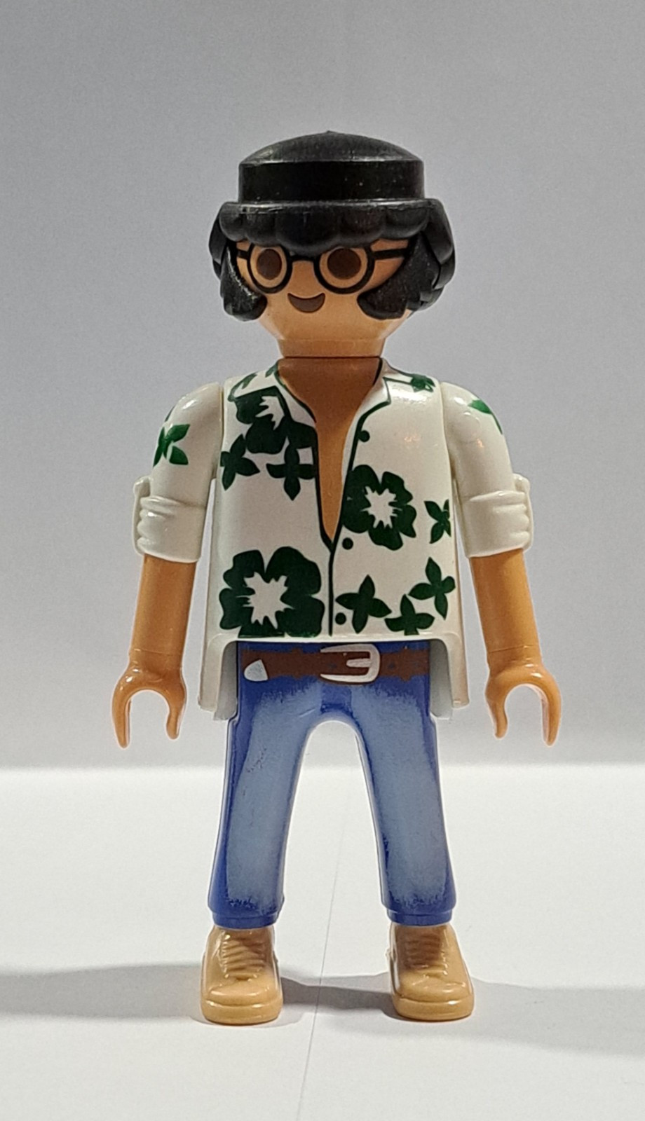 PLAYMOBIL FIGURA TURISTA CON PATILLAS - 5/6/23