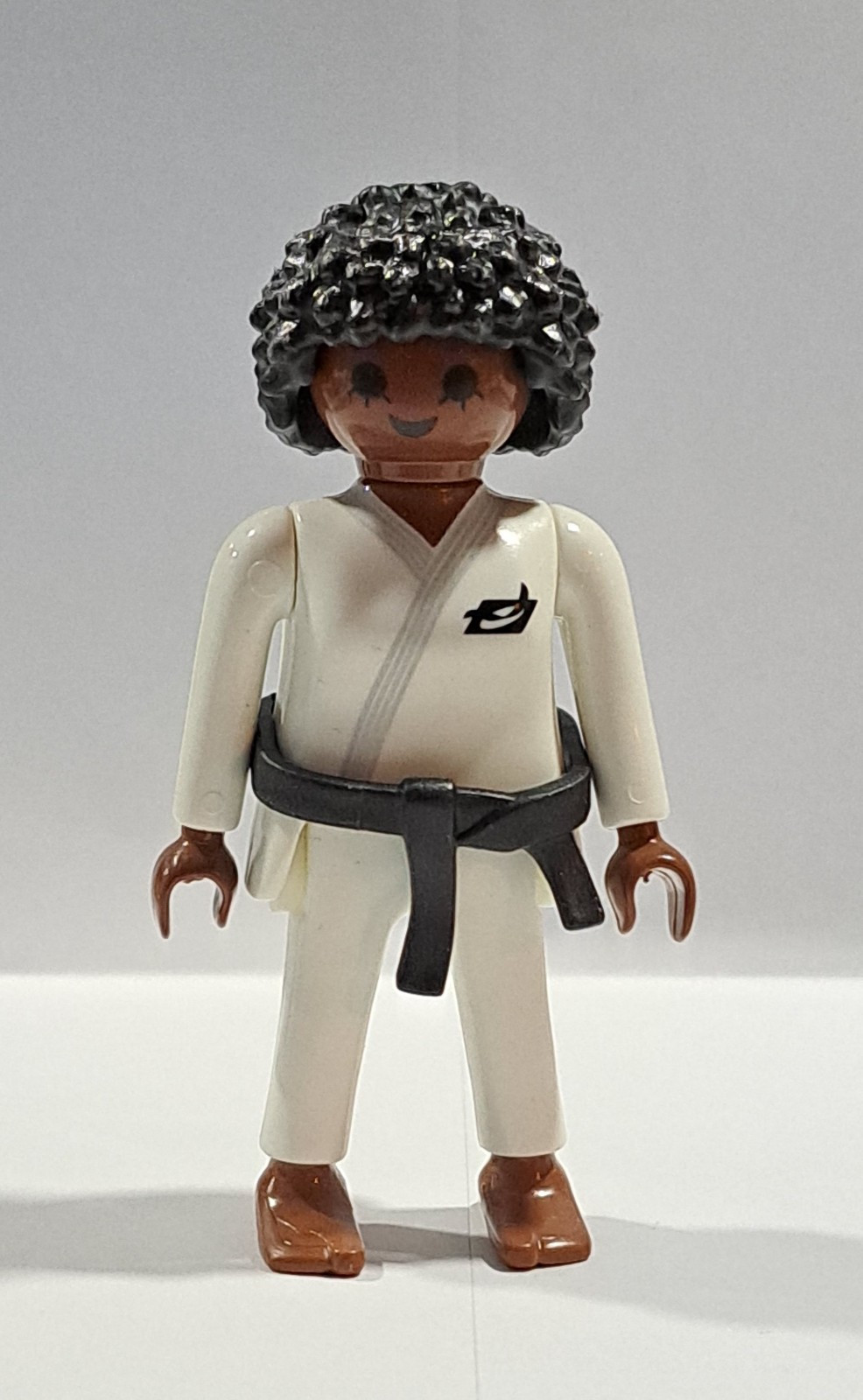 PLAYMOBIL FIGURA JUDOKA NEGRA - 5/6/23