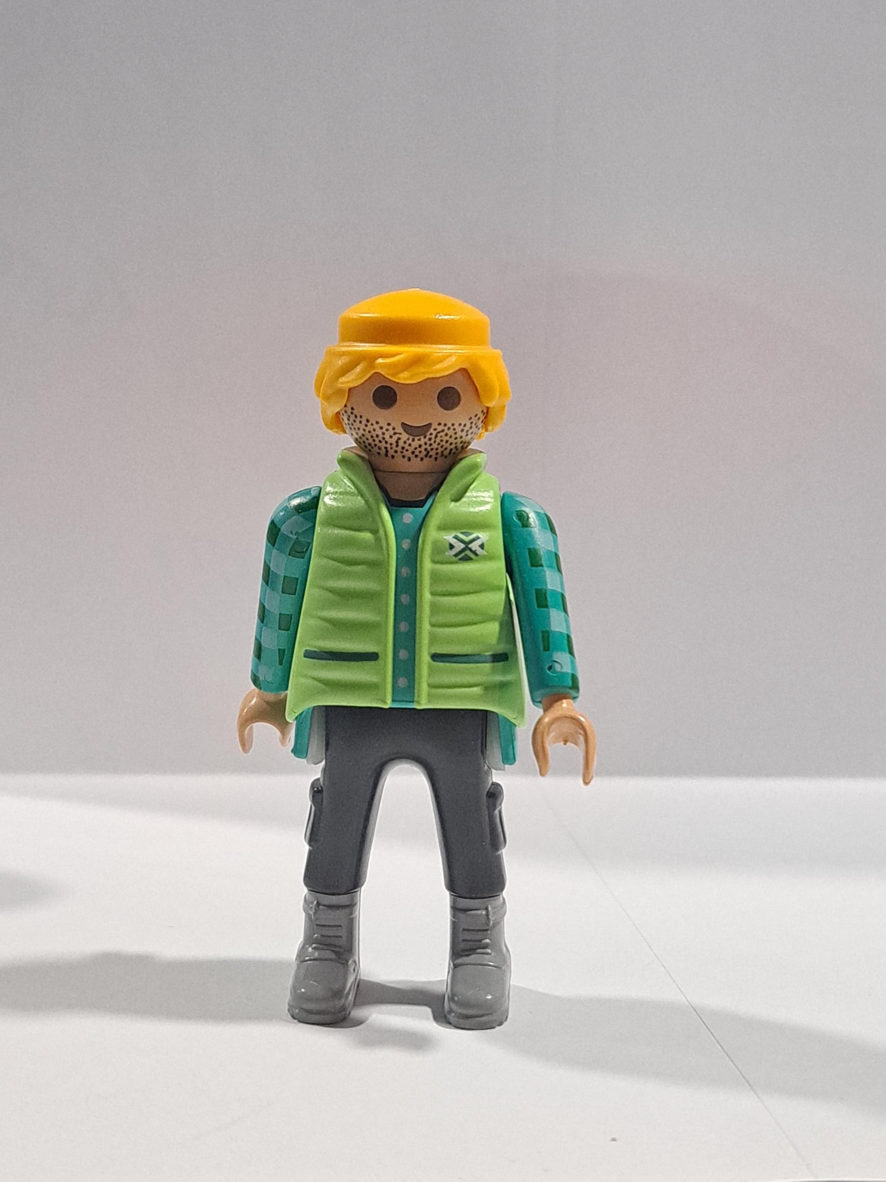 PLAYMOBIL FIGURA AGRICULTOR - 23/10/20