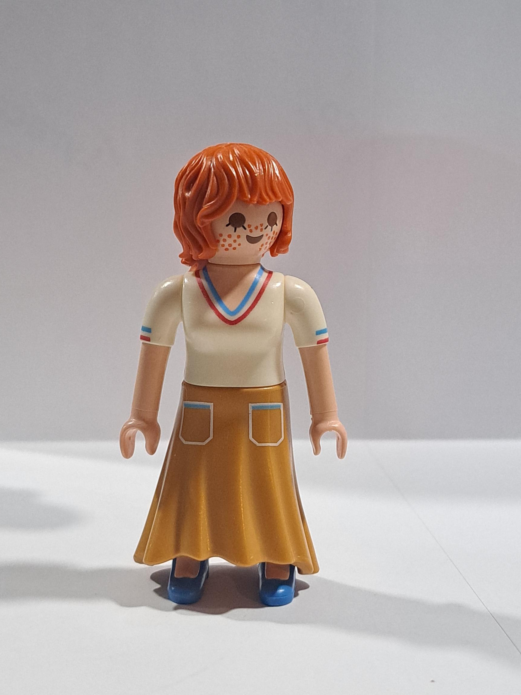 PLAYMOBIL FIGURA CHICA PELIRROJA CON FALDA LARGA - 23/10/20