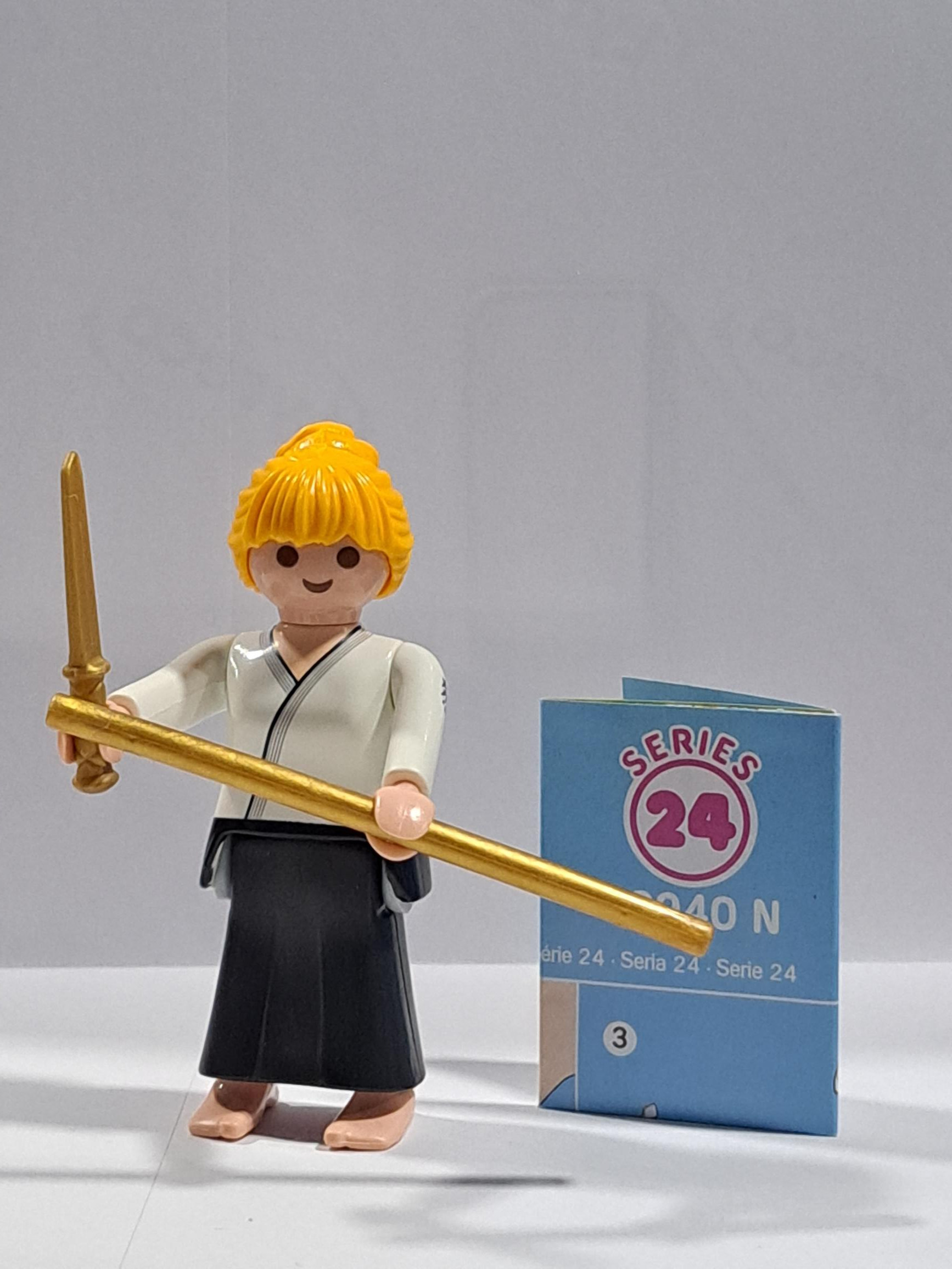 PLAYMOBIL SERIE 24 FIGURA MUJER ARTES MARCIALES 20/4/23