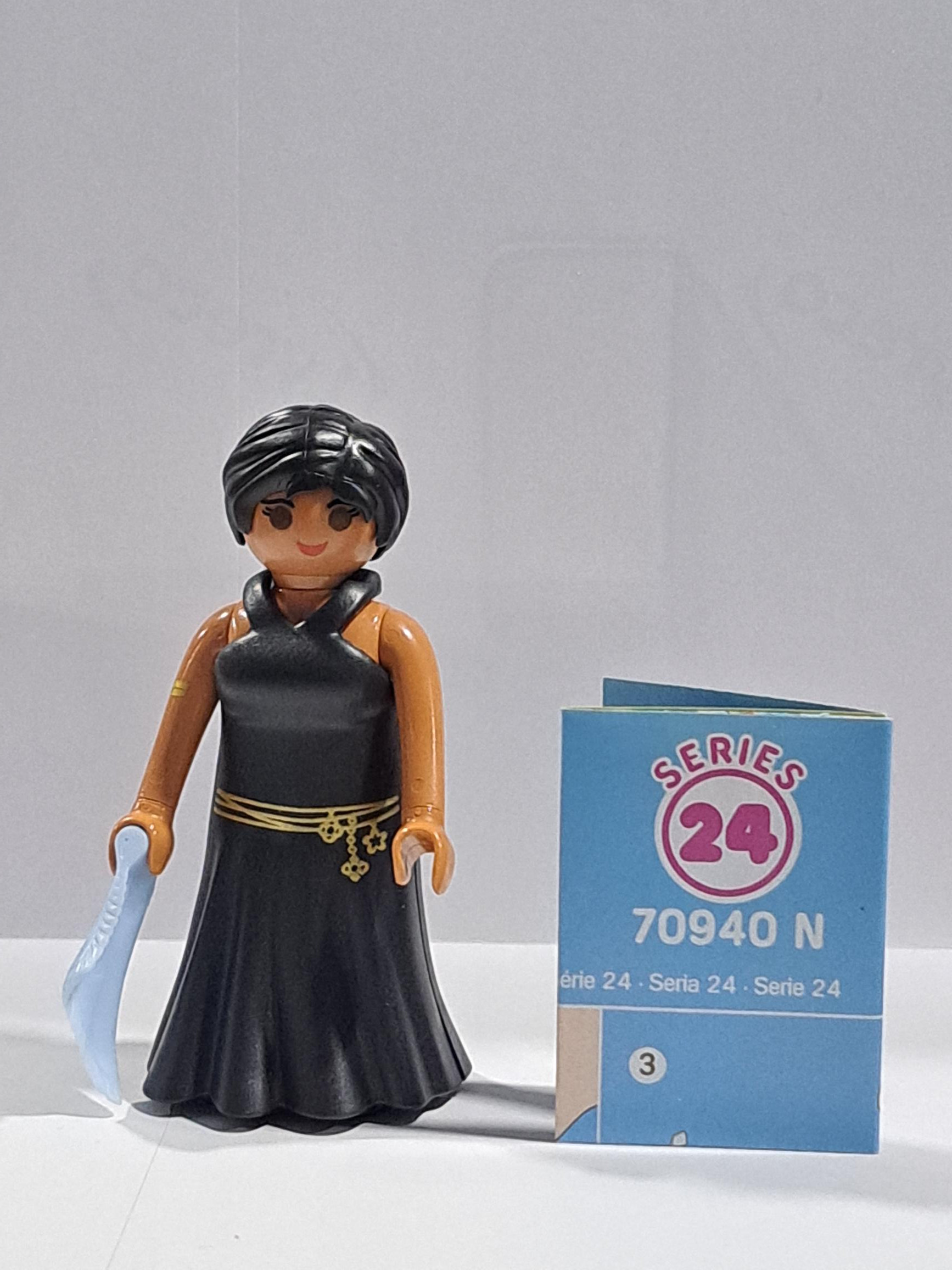 PLAYMOBIL SERIE 24 FIGURA MUJER CON TRAJE Y PAÑUELO 20/4/23