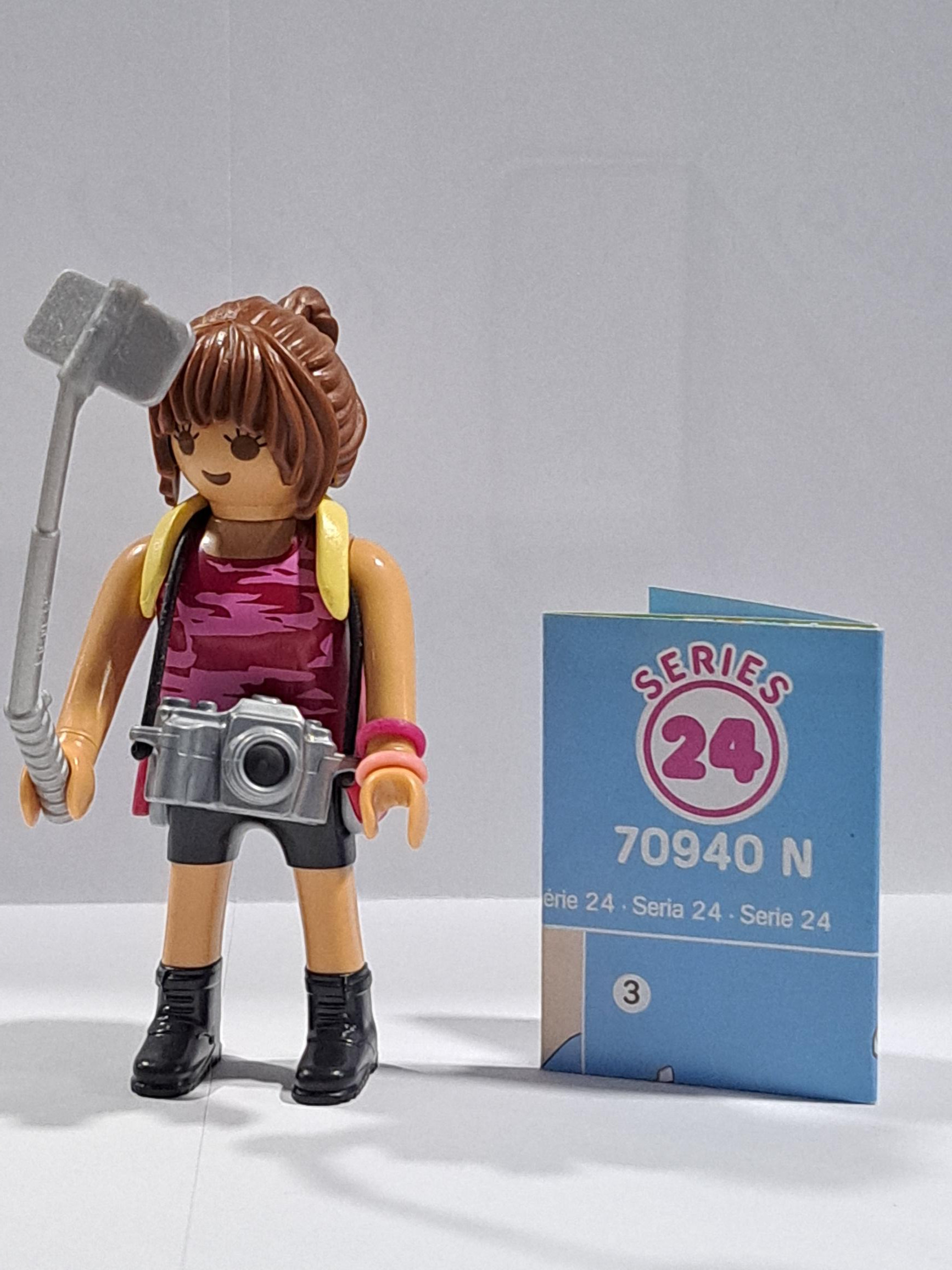 PLAYMOBIL SERIE 24 FIGURA MUJER SENDERISTA 20/4/23